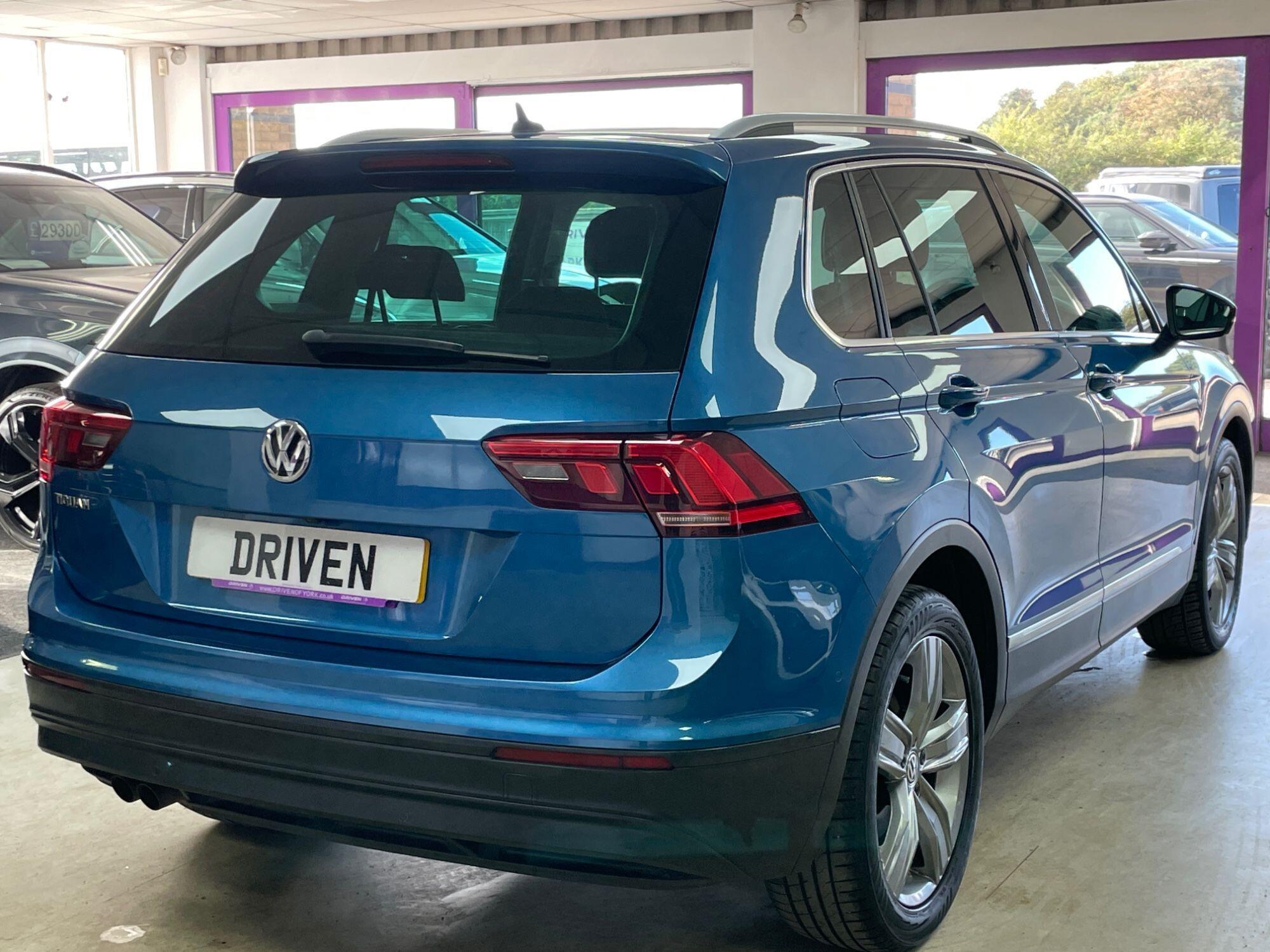 Volkswagen Tiguan - Image 10