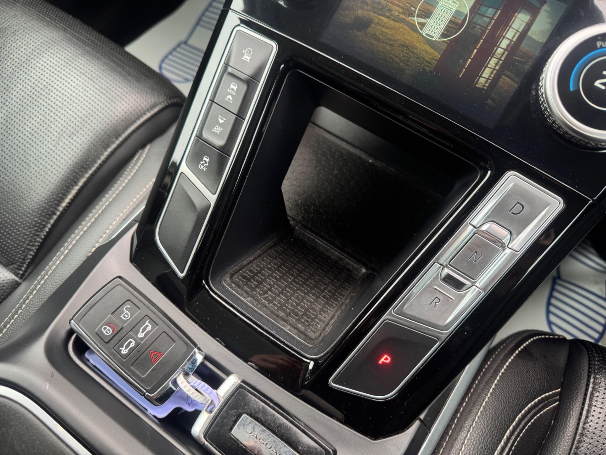 Jaguar I-Pace - Image 65