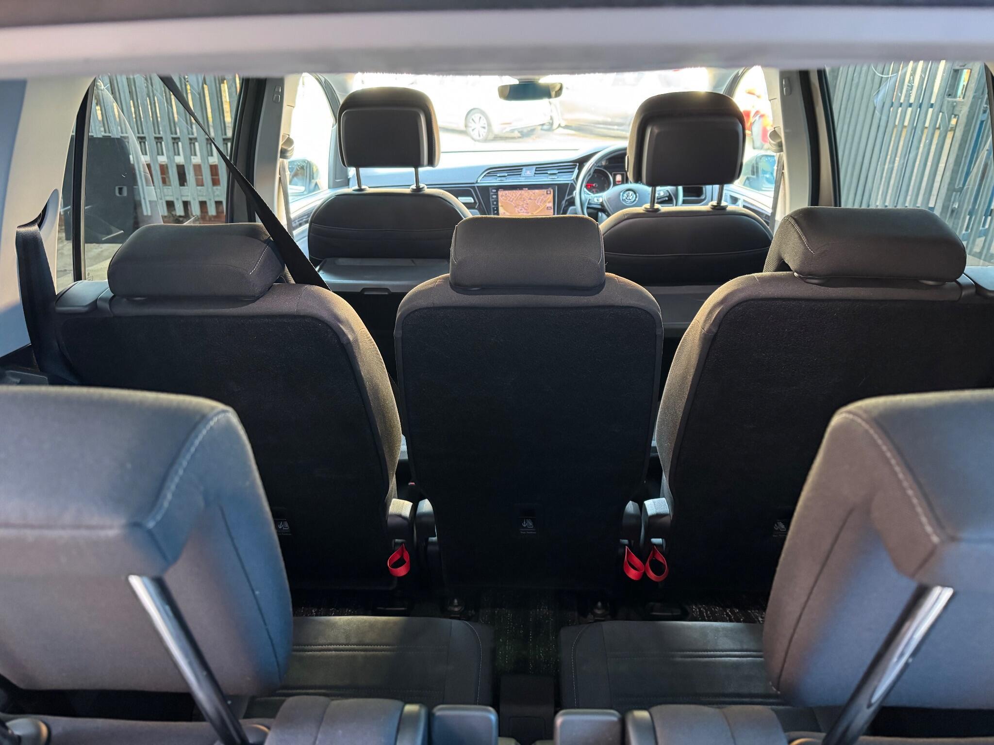Volkswagen Touran - Image 13