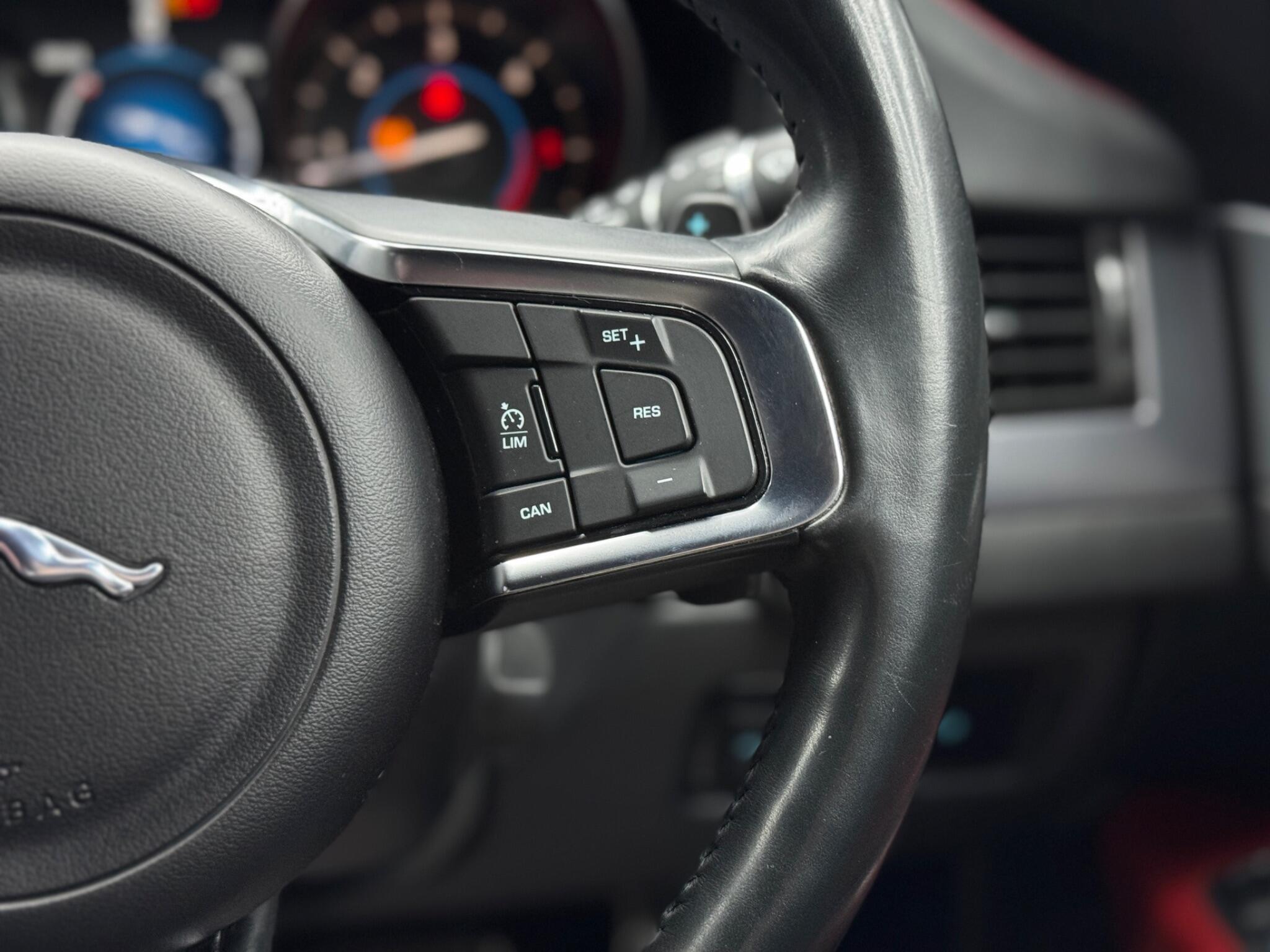 Jaguar XF - Image 21