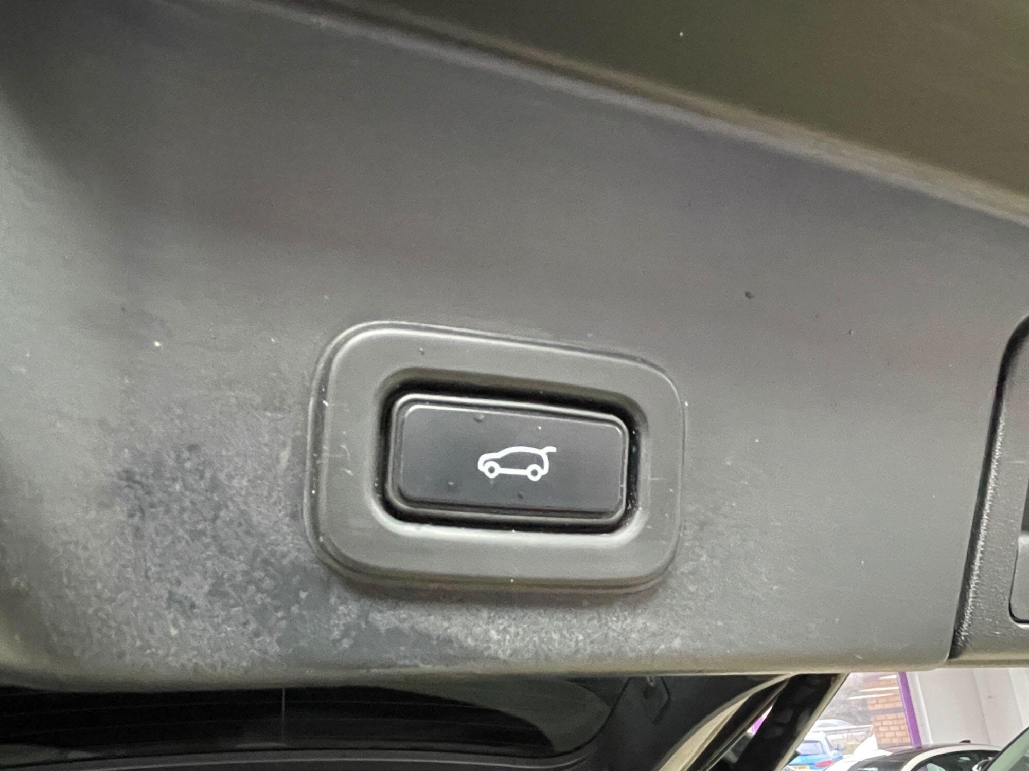 Land Rover Range Rover Evoque - Image 18