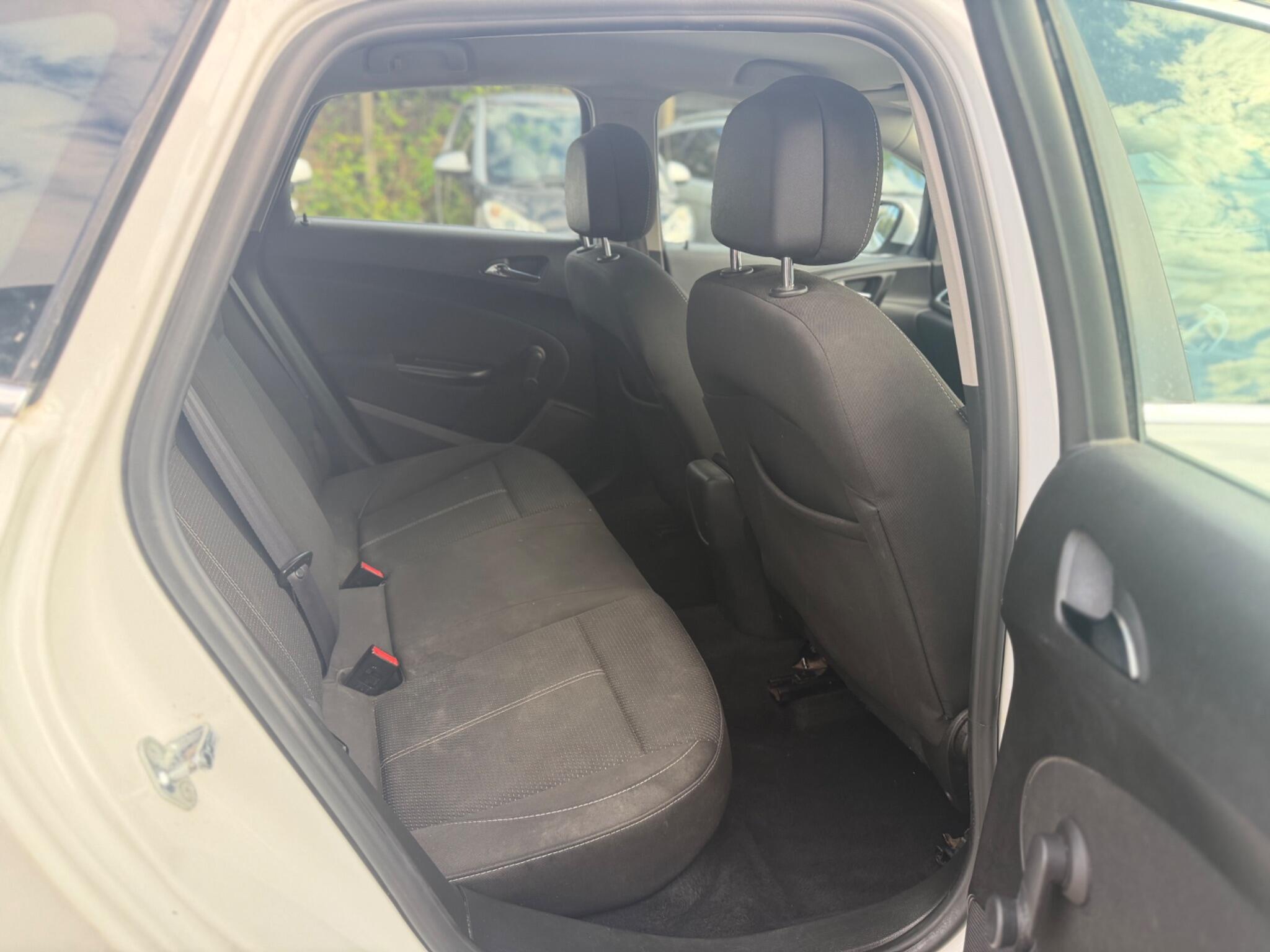 Vauxhall Astra - Image 11