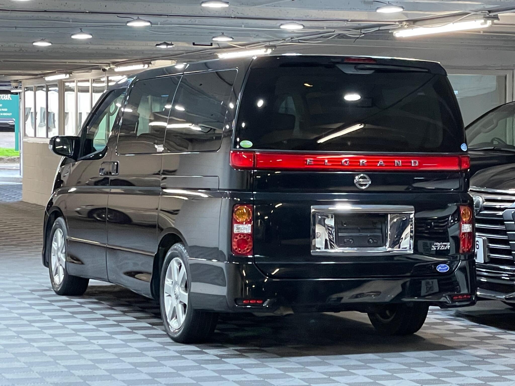 Nissan Elgrand - Image 3