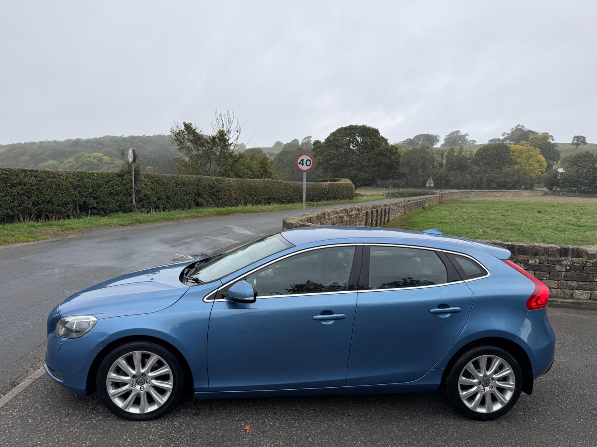 Volvo V40 - Image 3