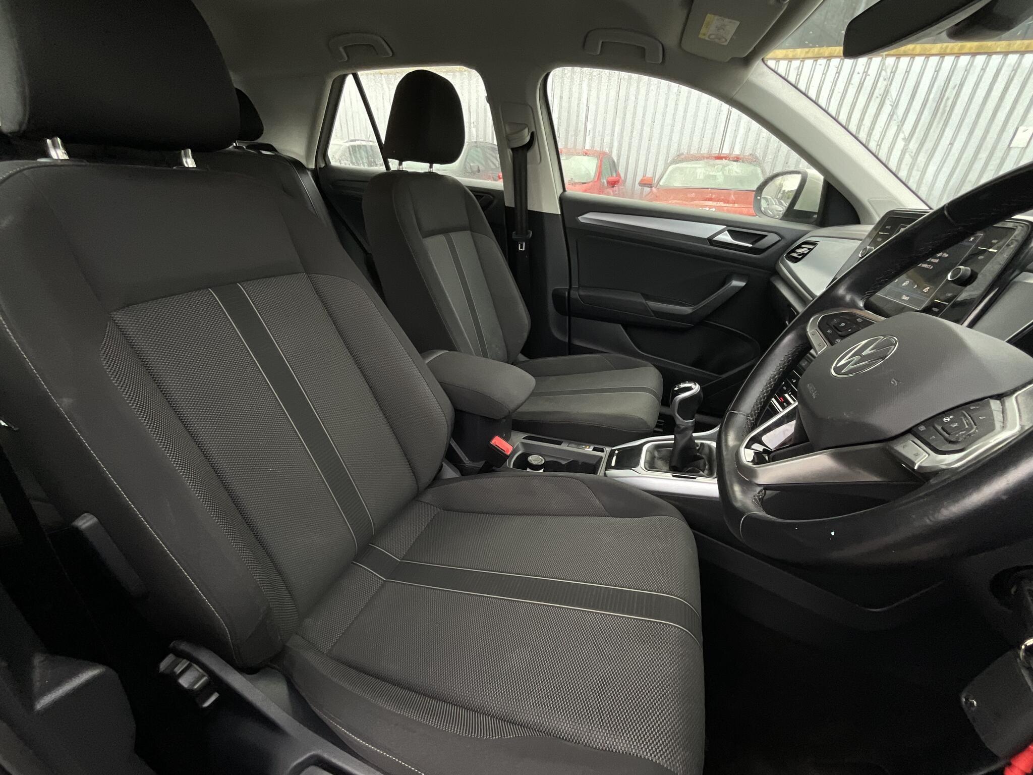 Volkswagen T-Roc - Image 8