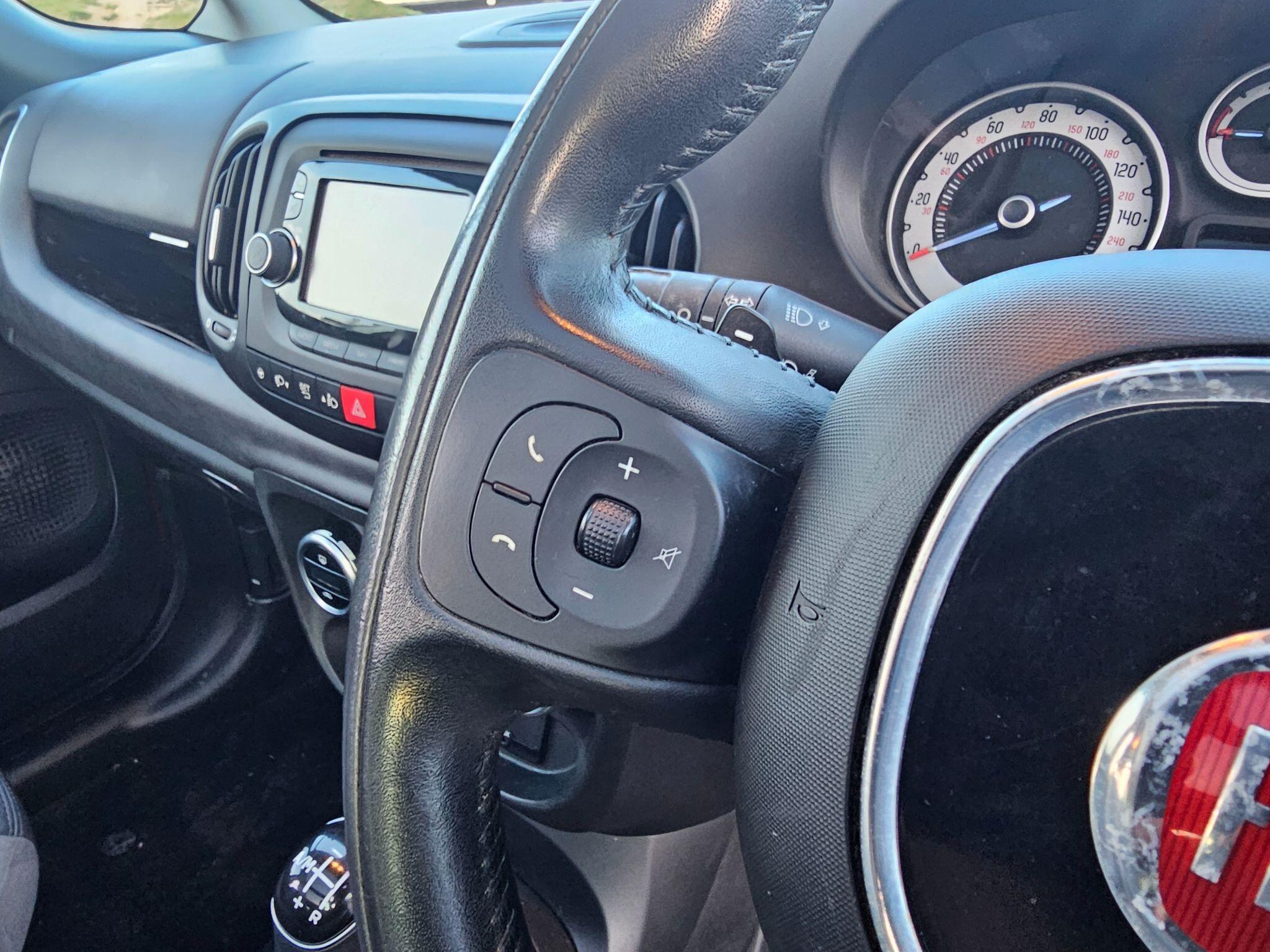 Fiat 500L - Image 28