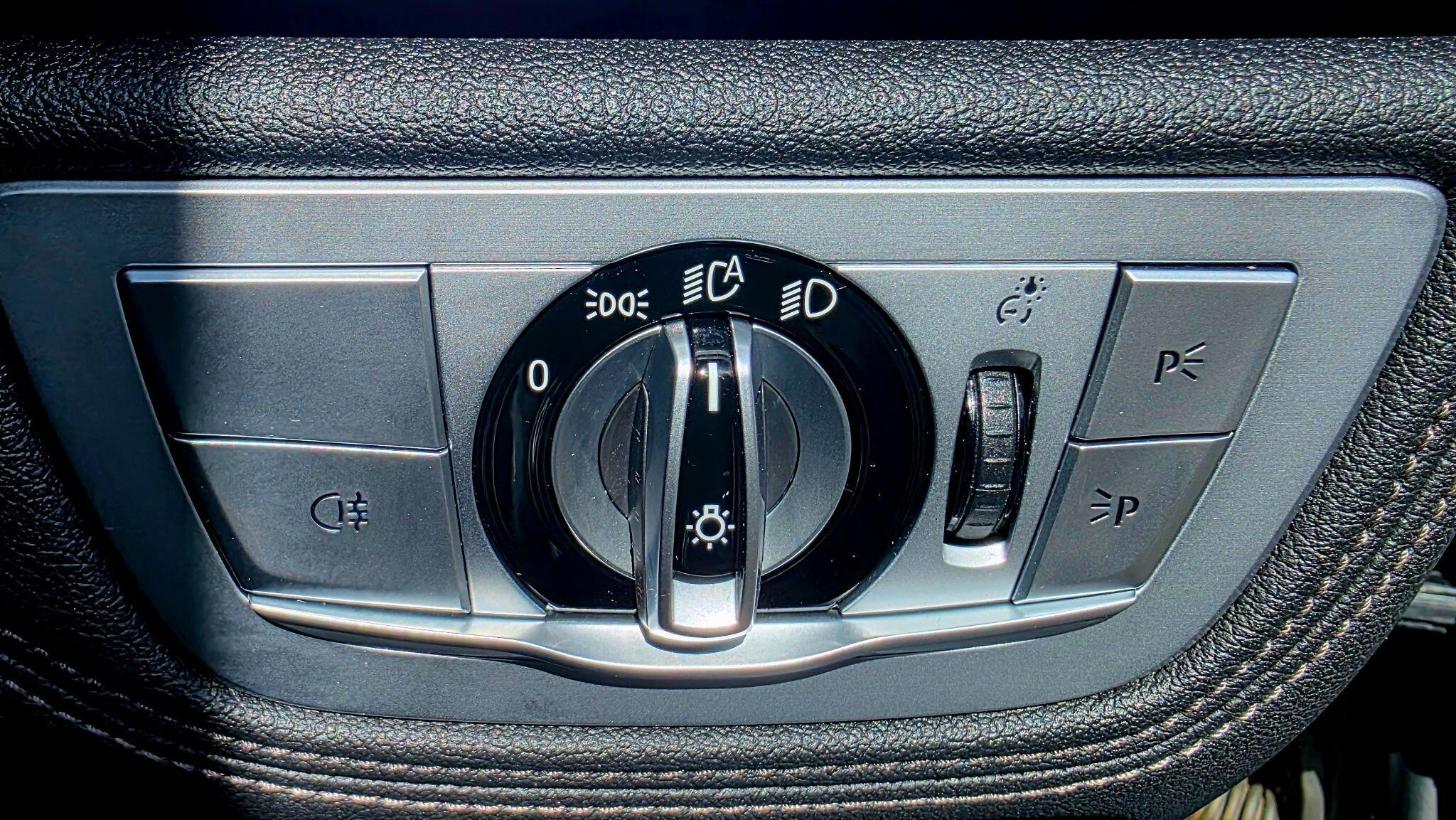 BMW 7 Series - Image 26