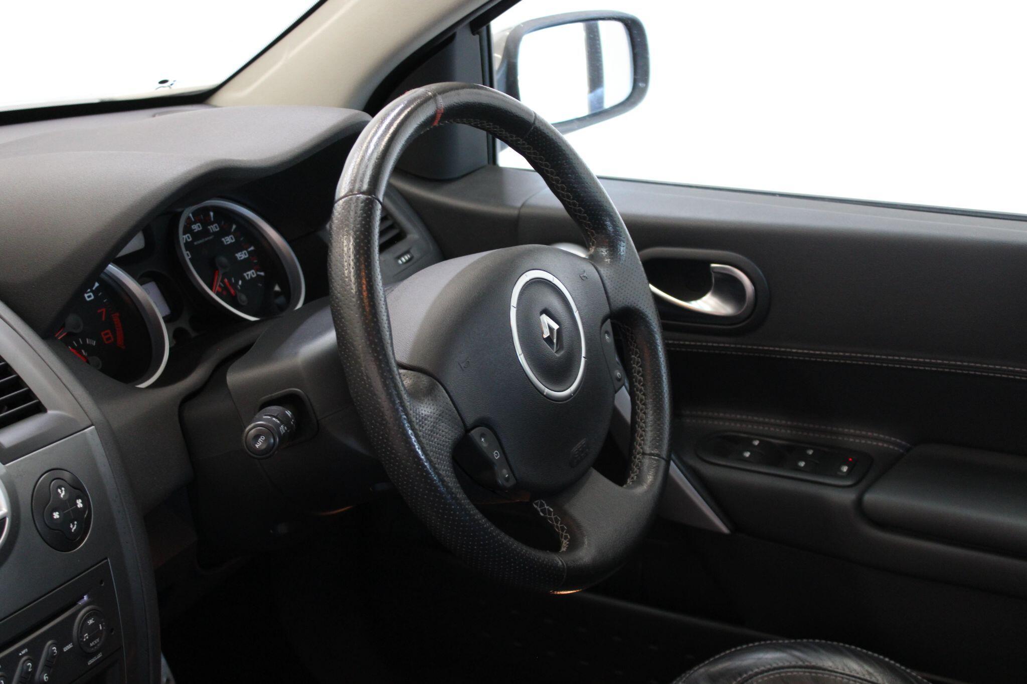Renault Megane - Image 41