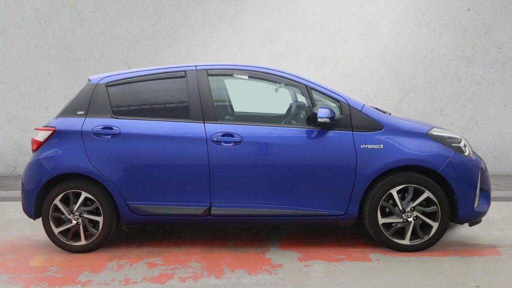 Toyota Yaris - Image 8