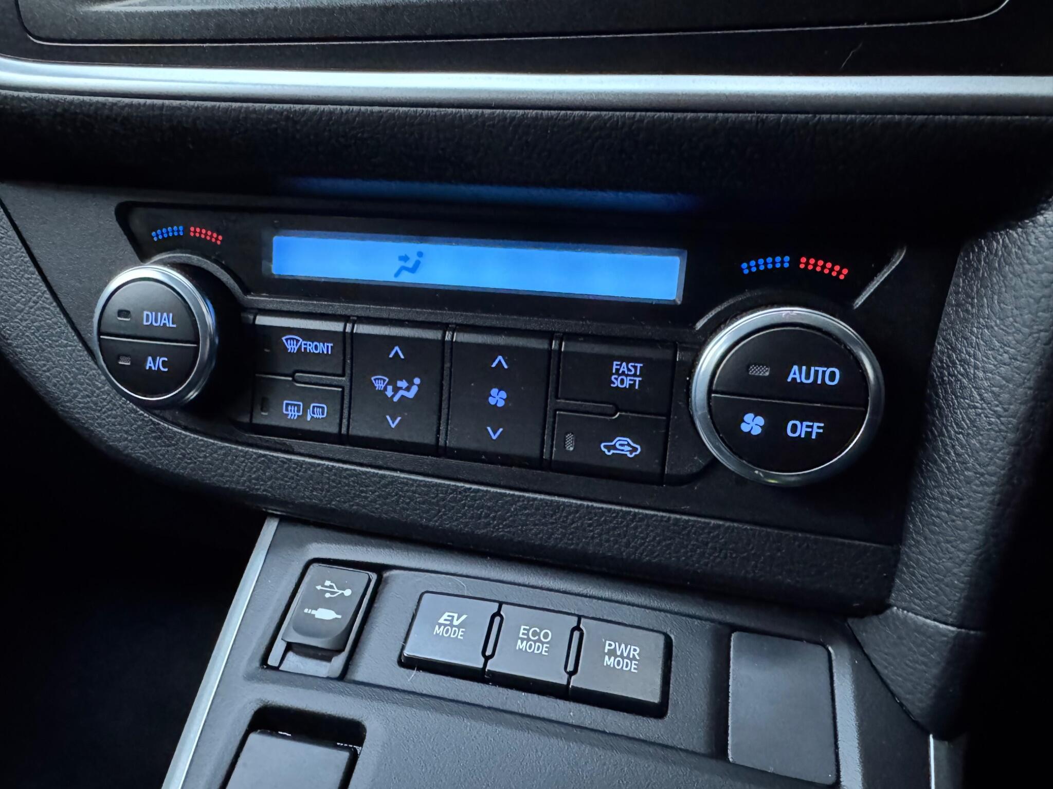 Toyota Auris - Image 18