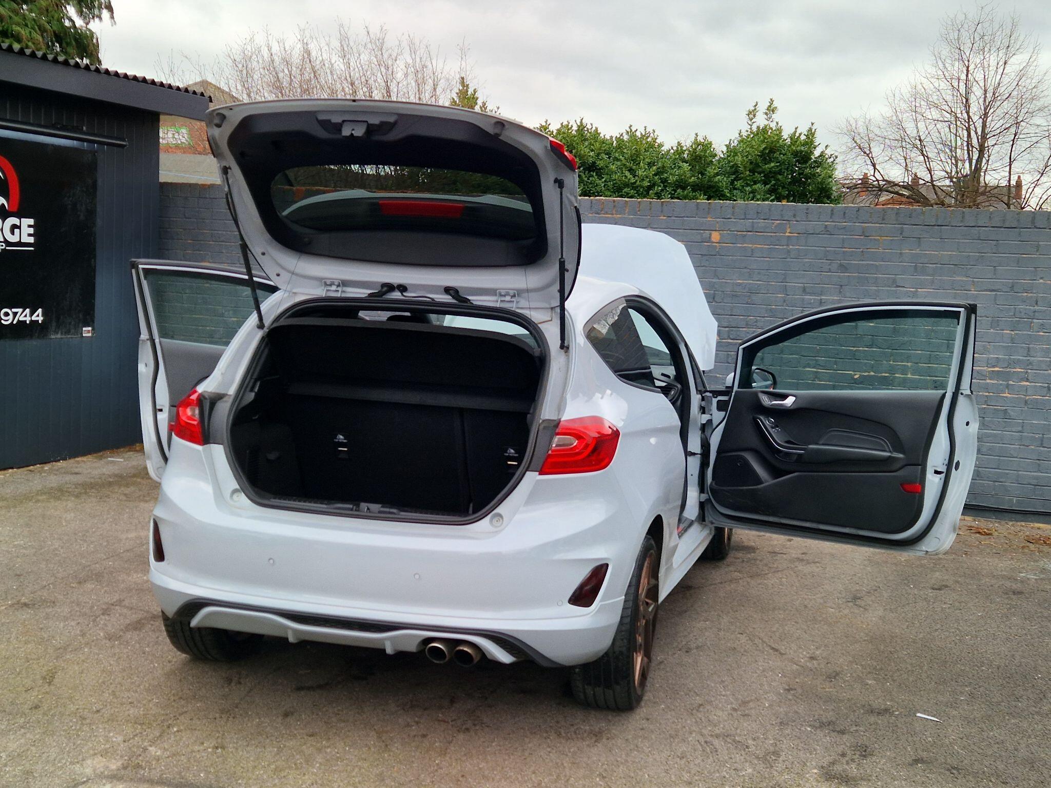 Ford Fiesta - Image 12