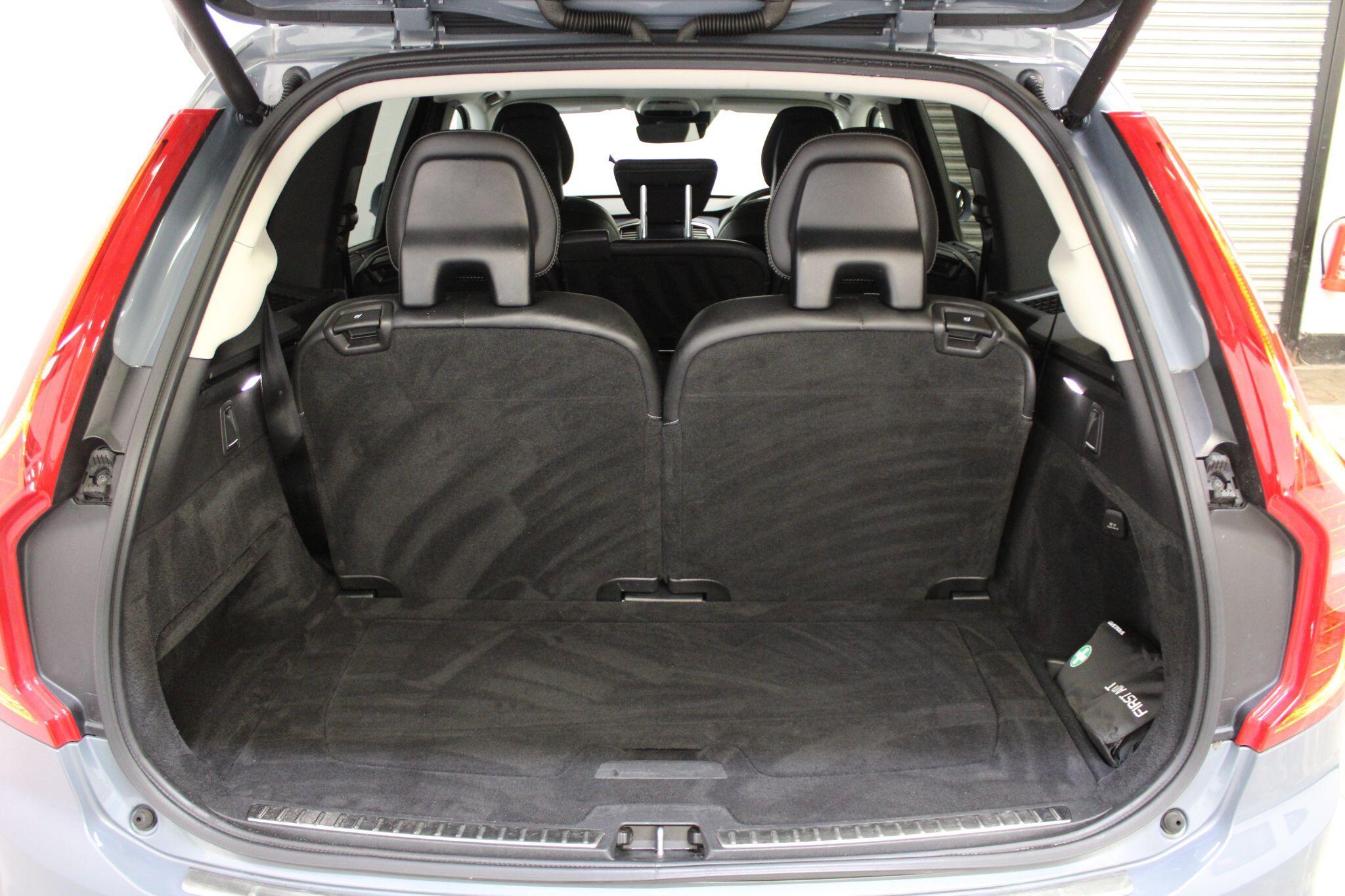 Volvo XC90 - Image 17