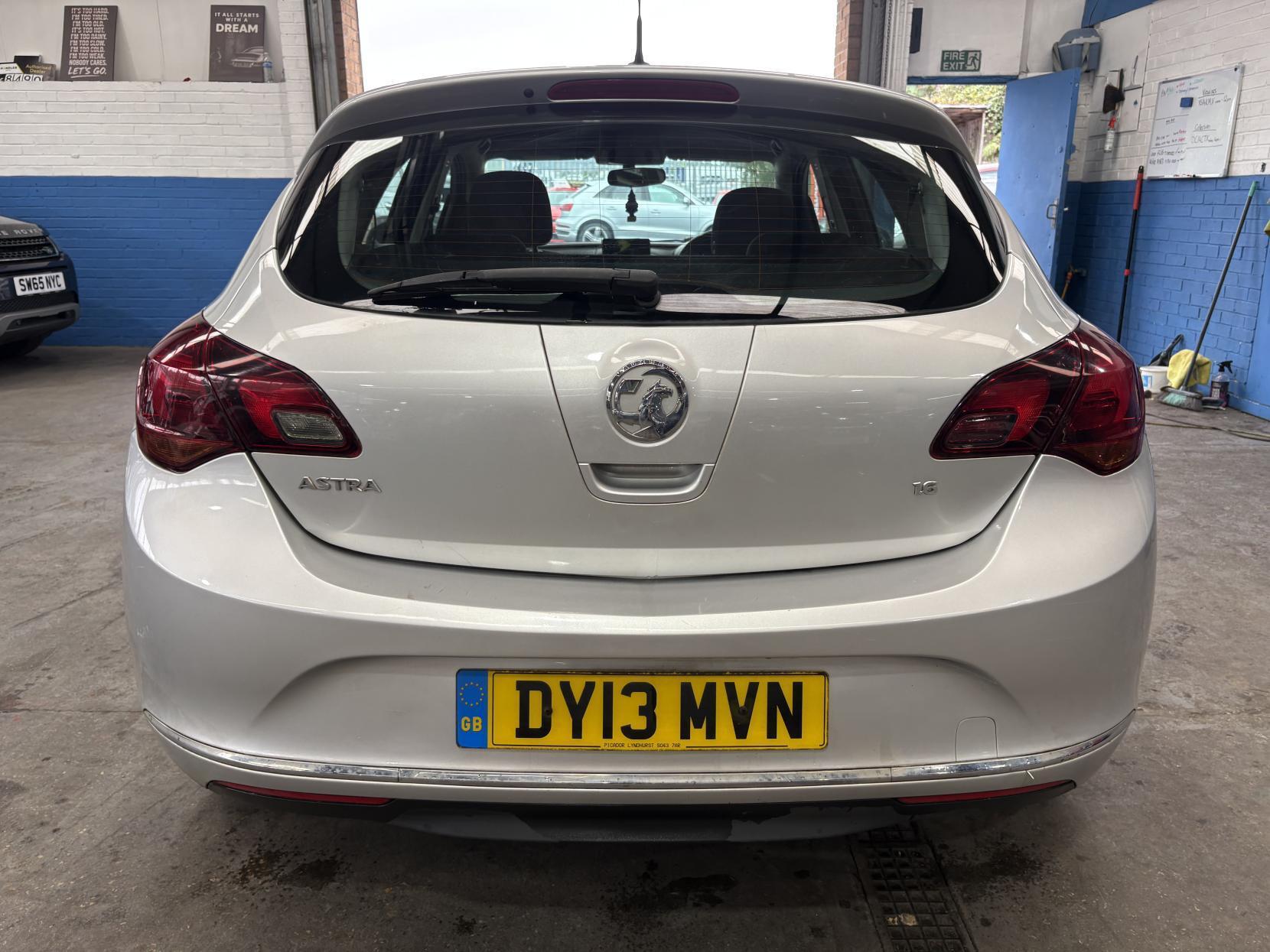 Vauxhall Astra - Image 7