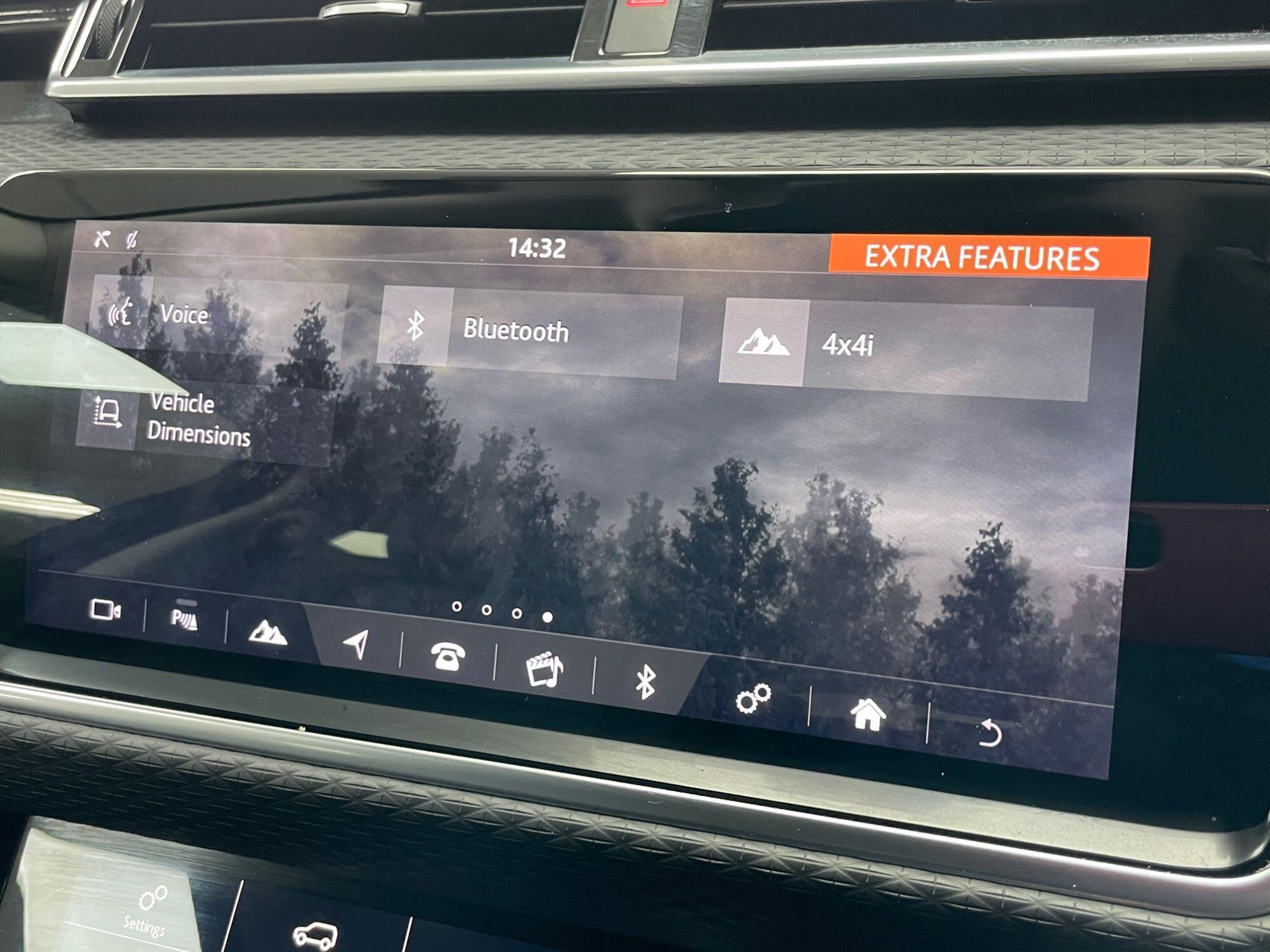 Land Rover Range Rover Velar - Image 48