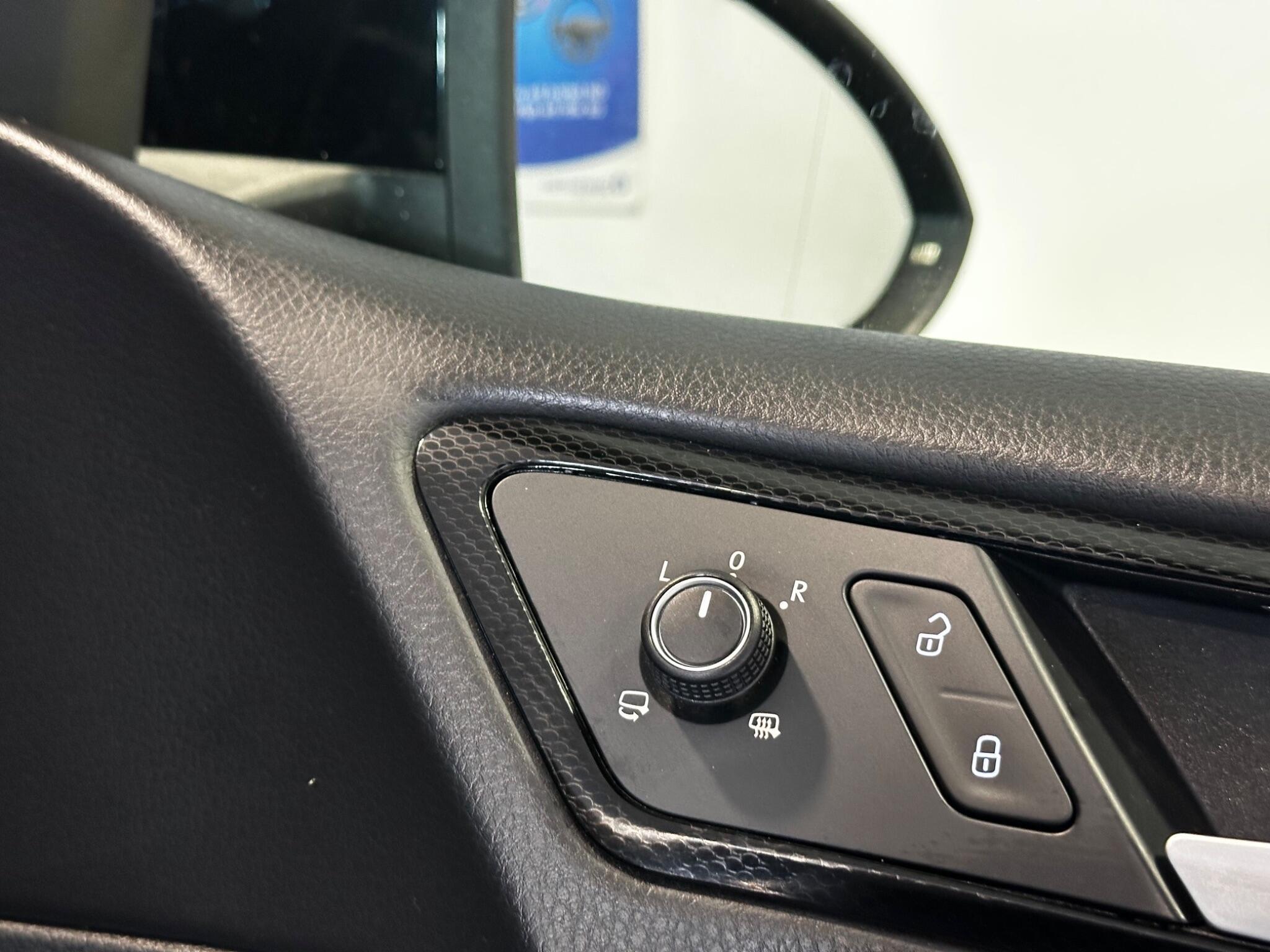 Volkswagen Golf - Image 13