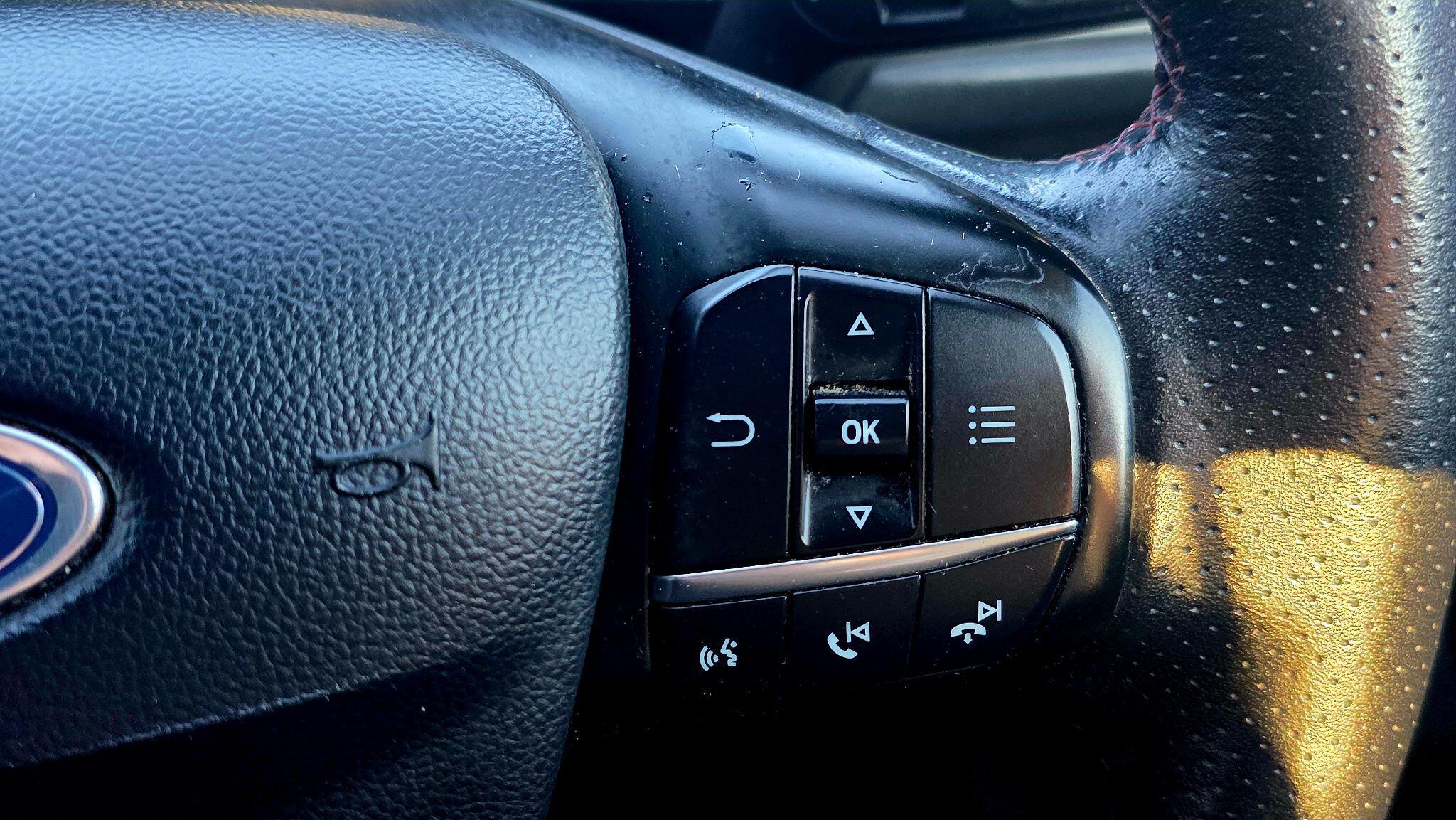 Ford Focus - Image 24