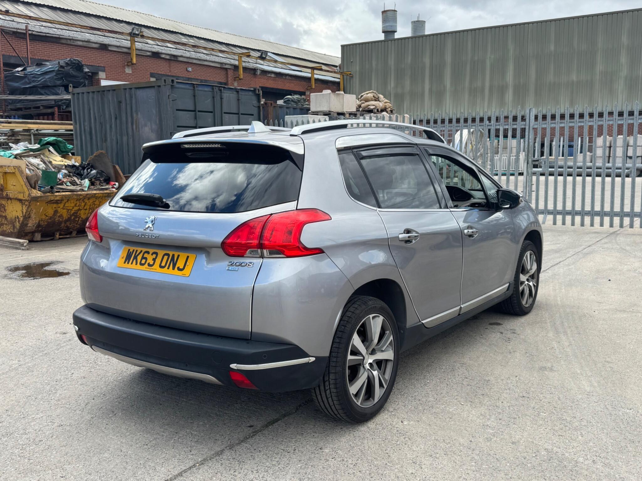 Peugeot 2008 - Image 2