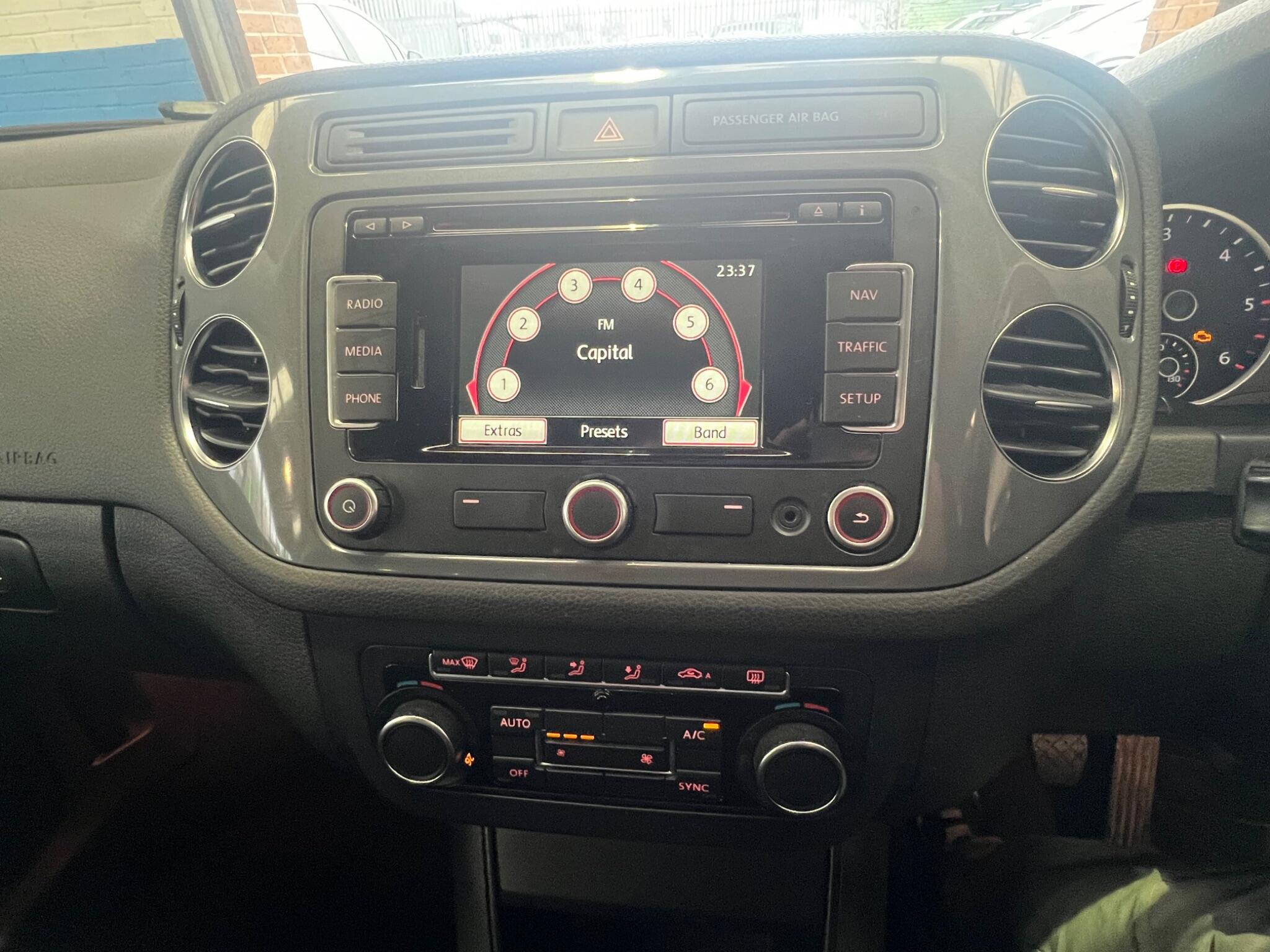 Volkswagen Tiguan - Image 17