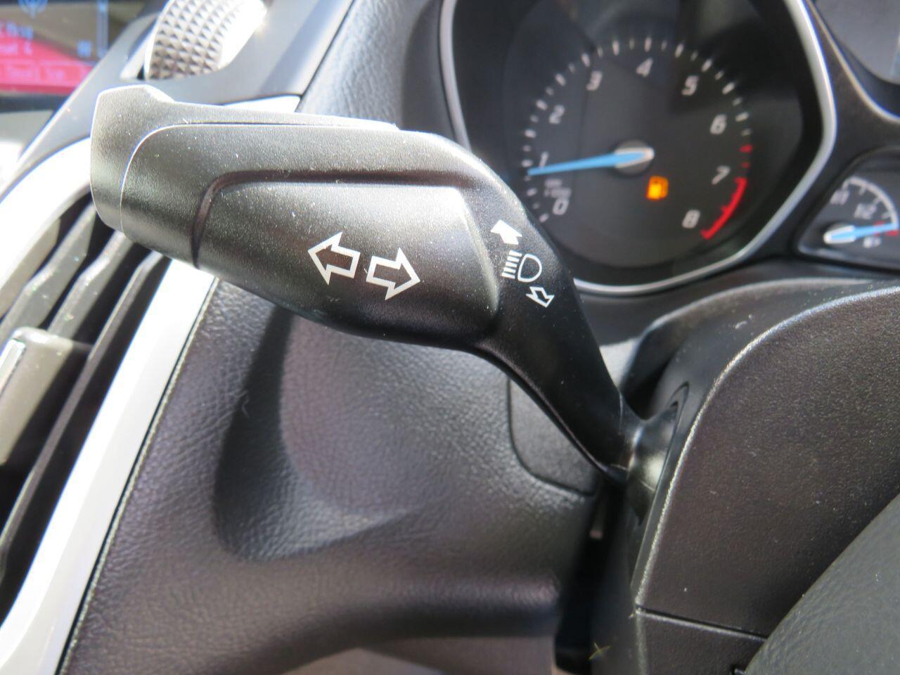 Ford Focus - Image 17