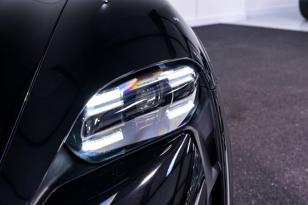 Porsche Taycan - Image 9