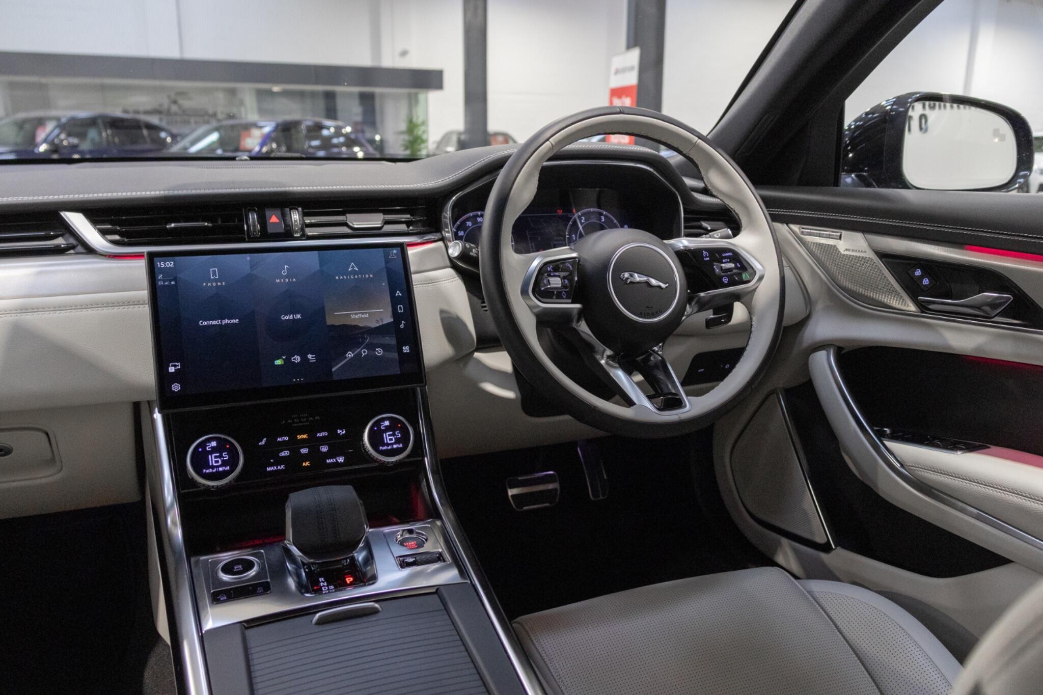 Jaguar XF - Image 14