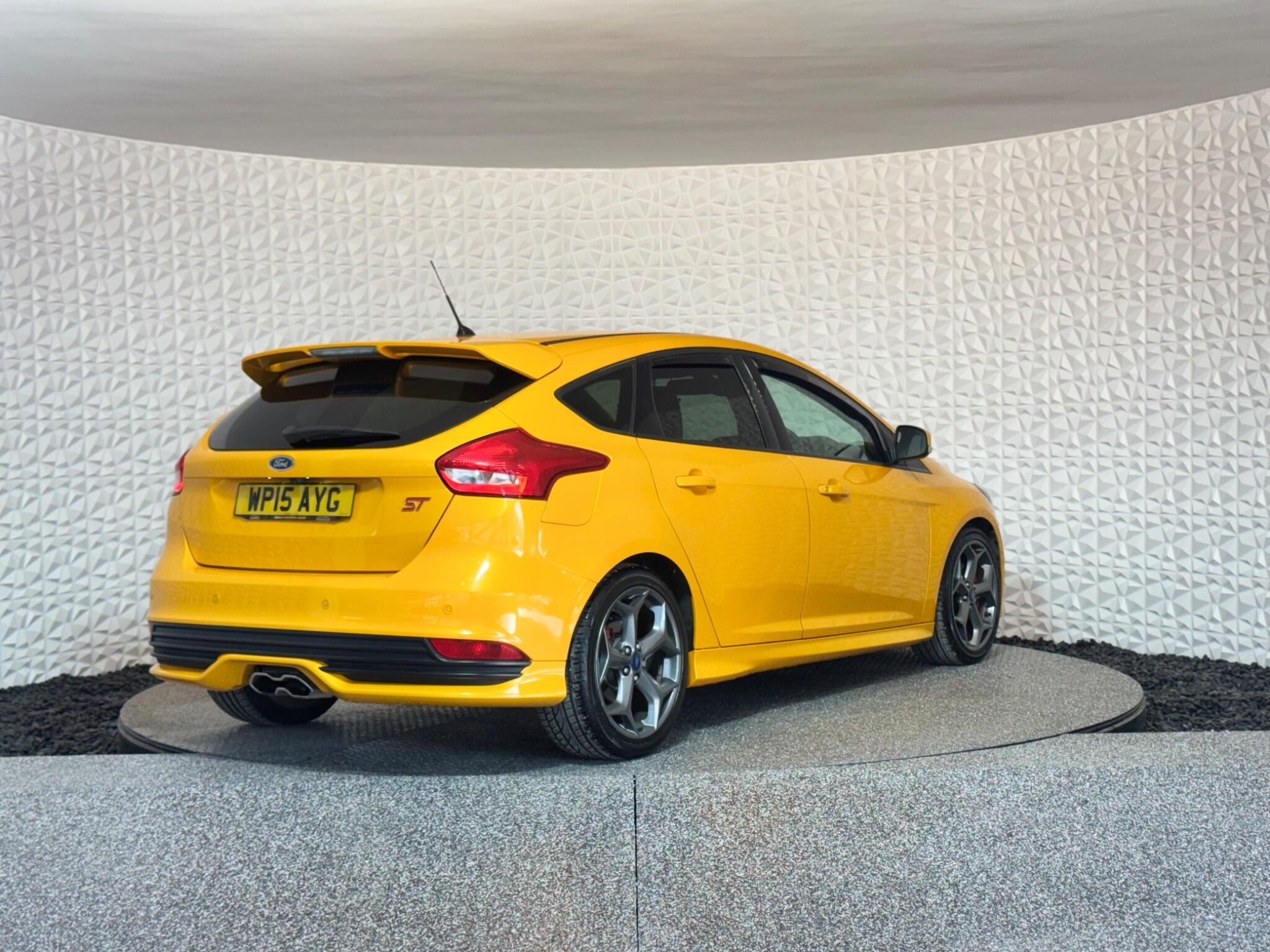 Ford Focus - Image 12