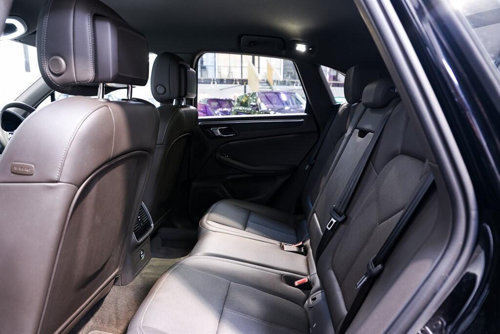 Porsche Macan - Image 21