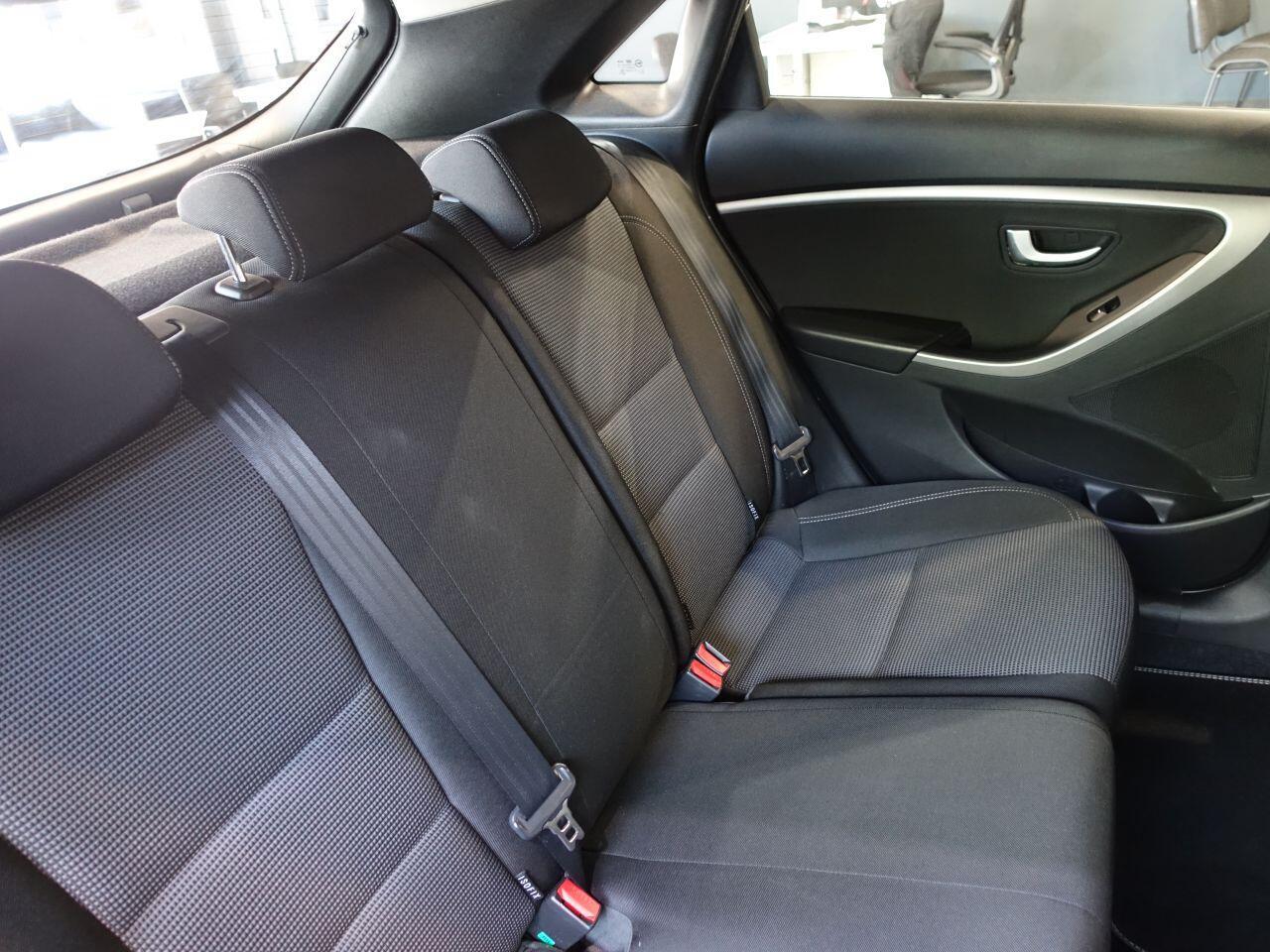 Hyundai i30 - Image 14