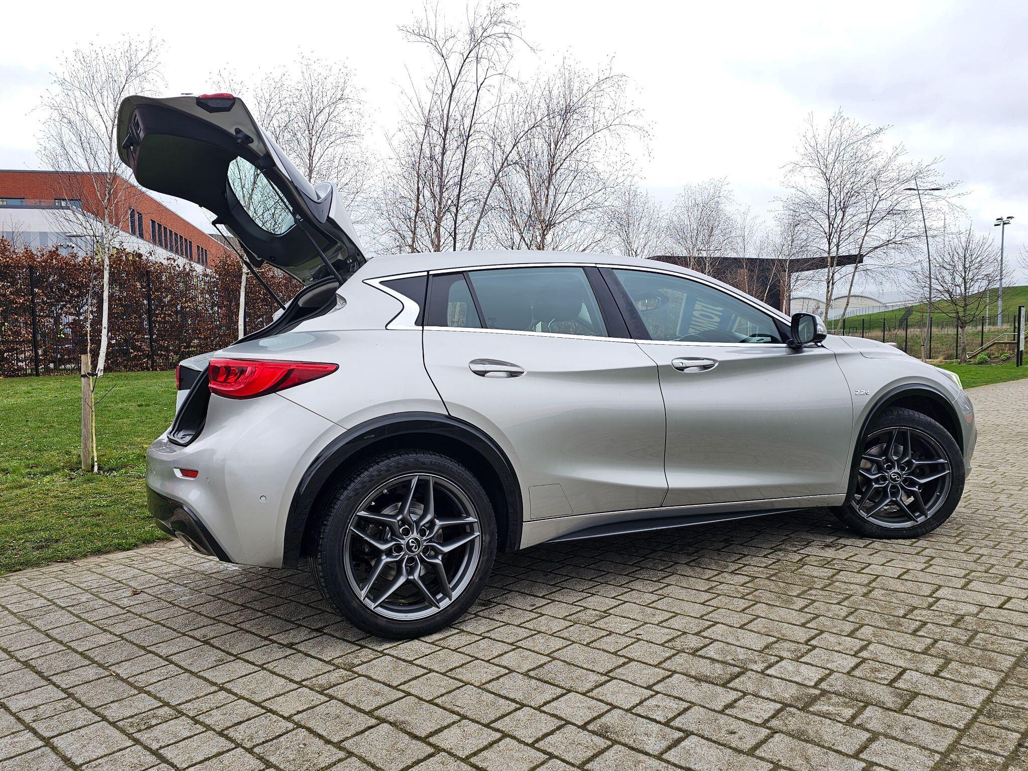 Infiniti Q30 - Image 13