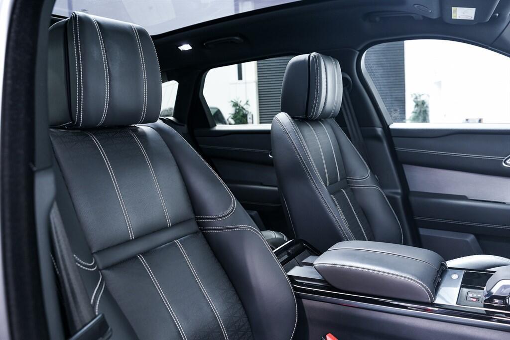 Land Rover Range Rover Velar - Image 13