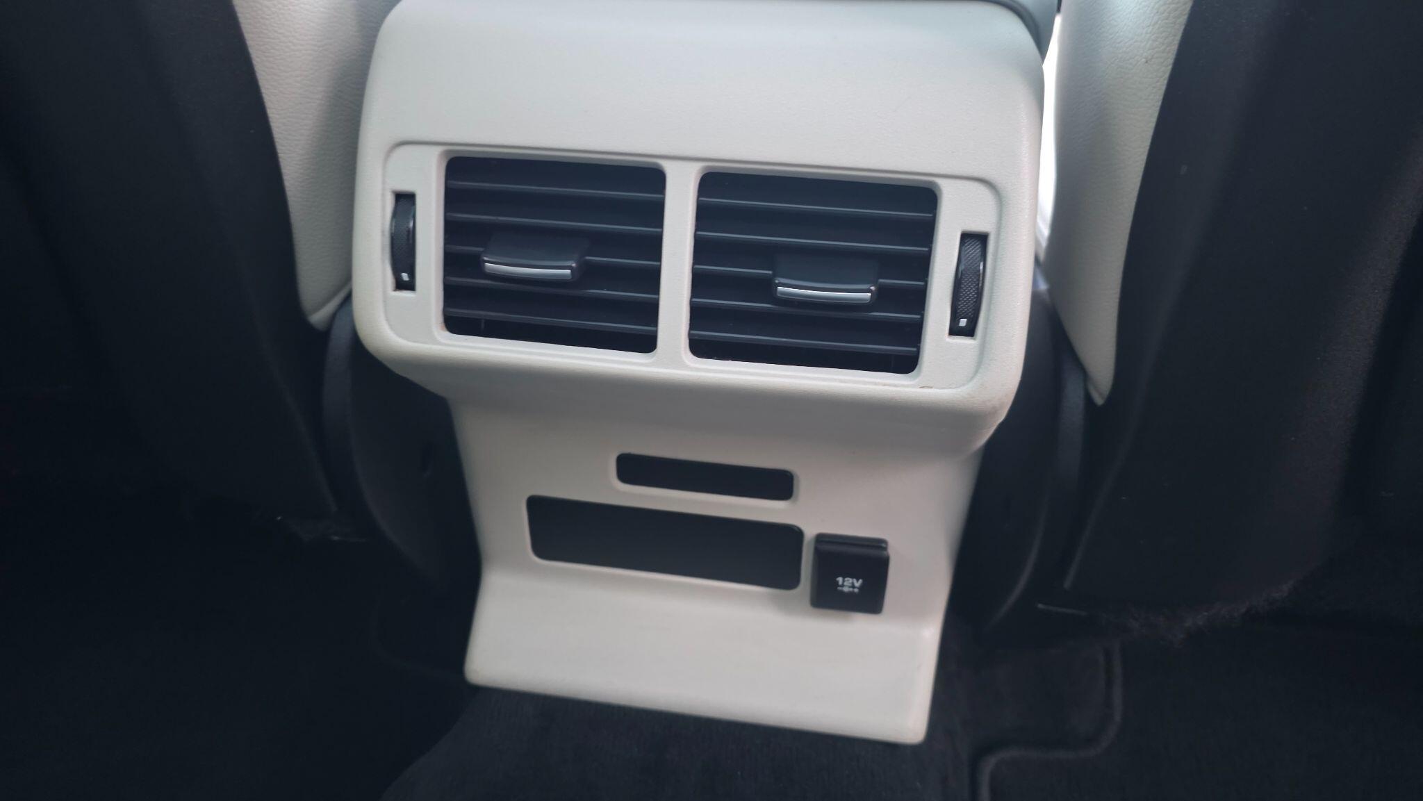 Land Rover Range Rover Velar - Image 48