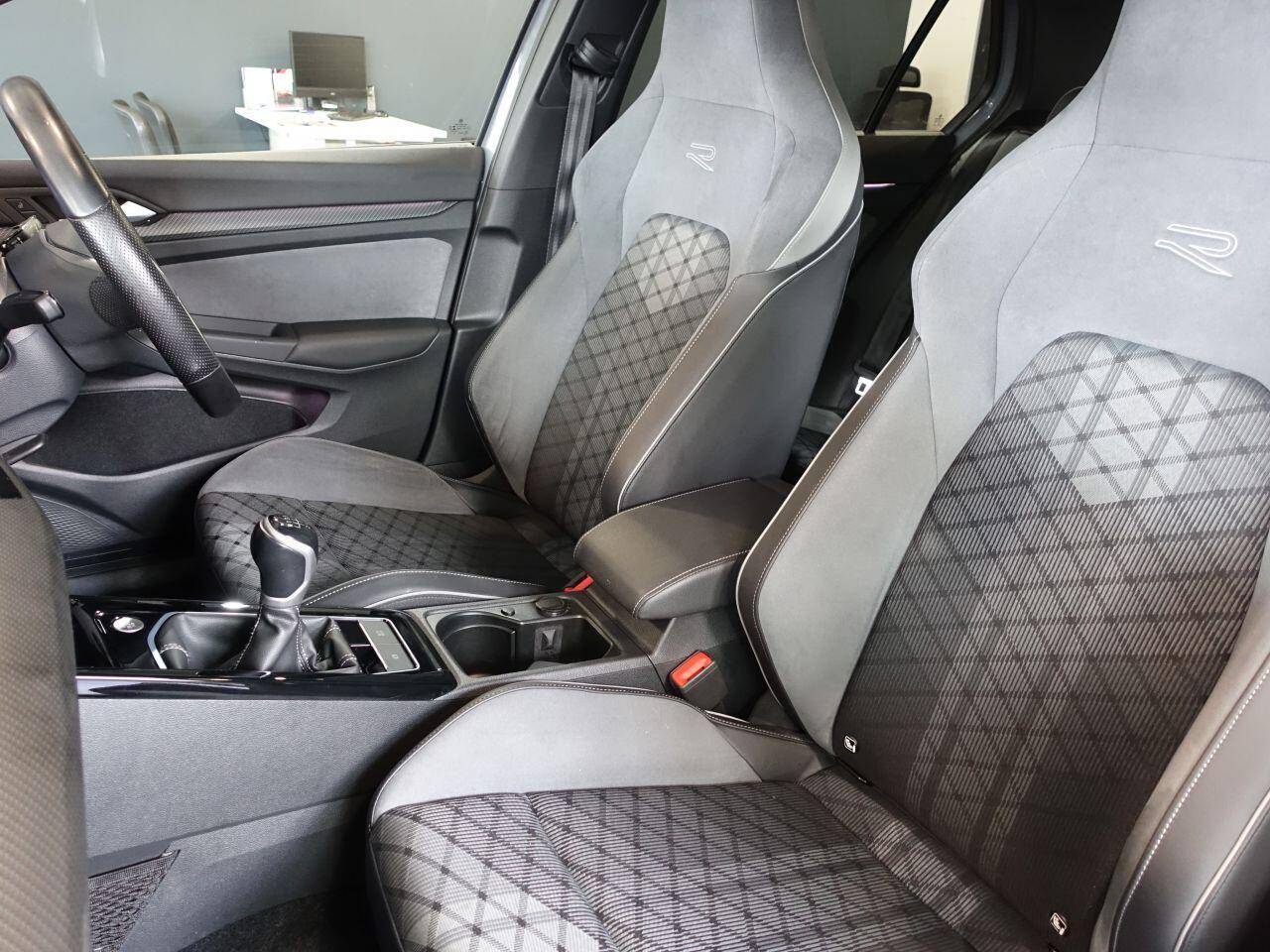 Volkswagen Golf - Image 12