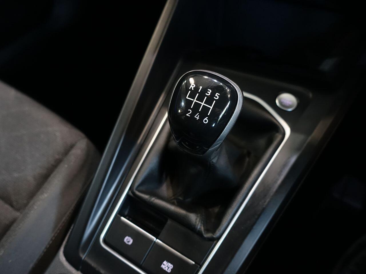 Volkswagen Golf - Image 13