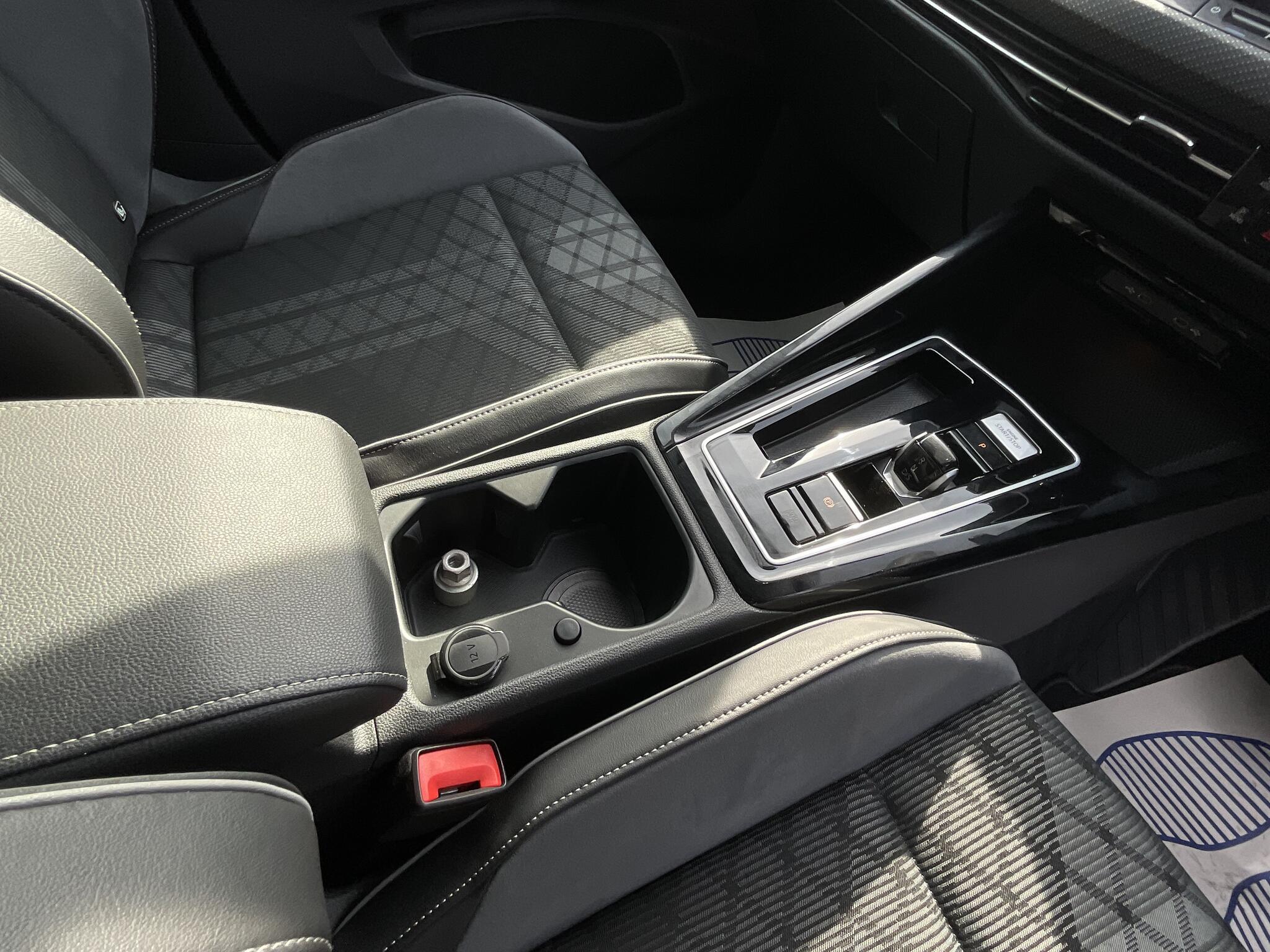 Volkswagen Golf - Image 16