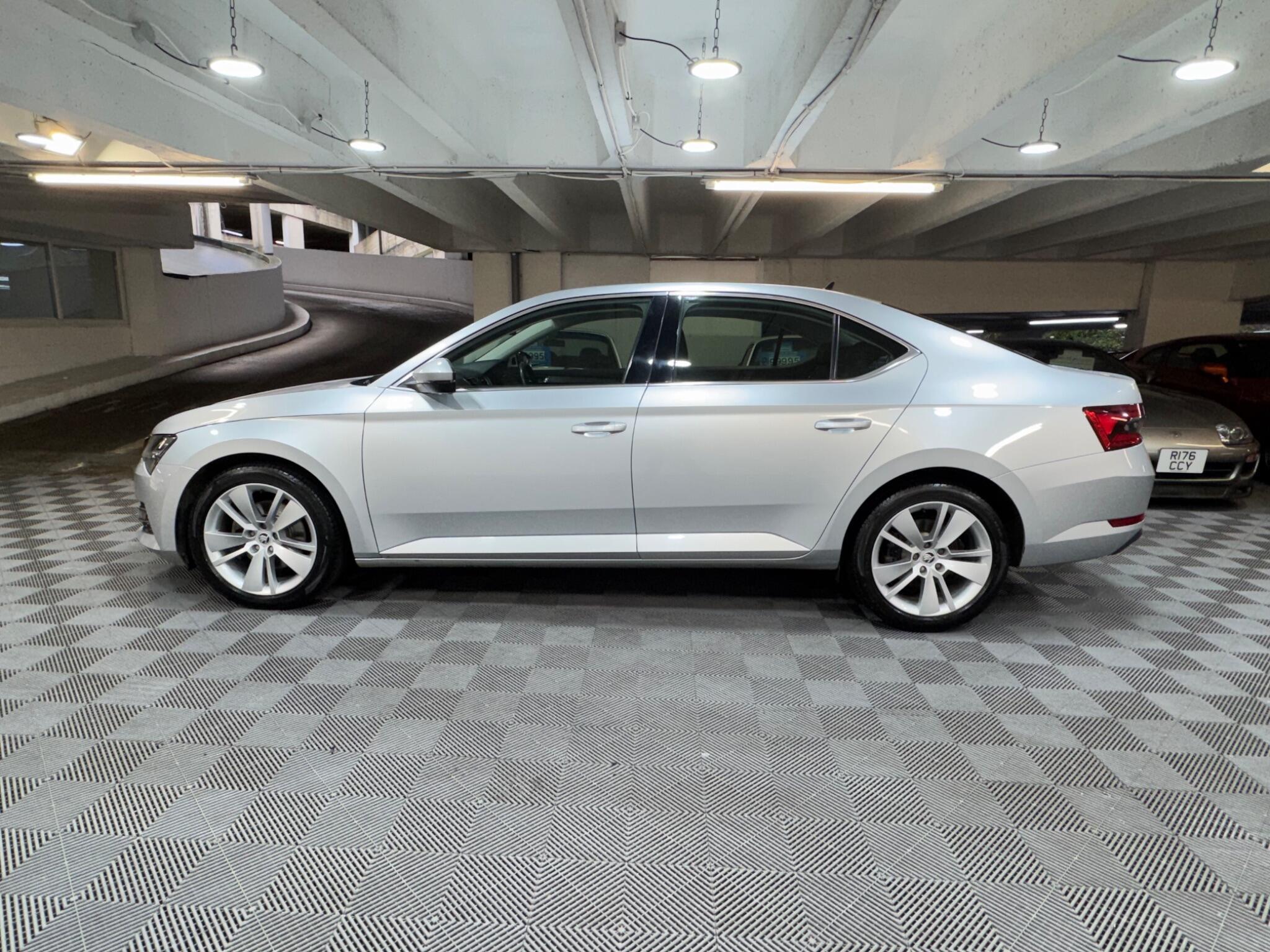Skoda Superb - Image 2