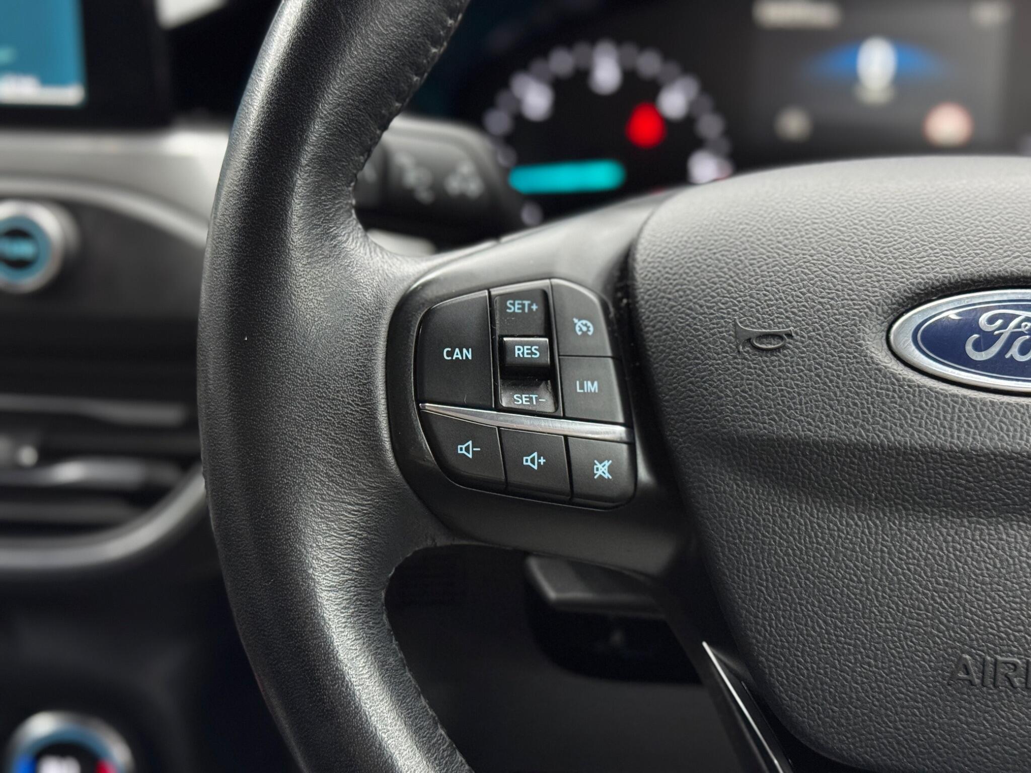 Ford Focus - Image 21