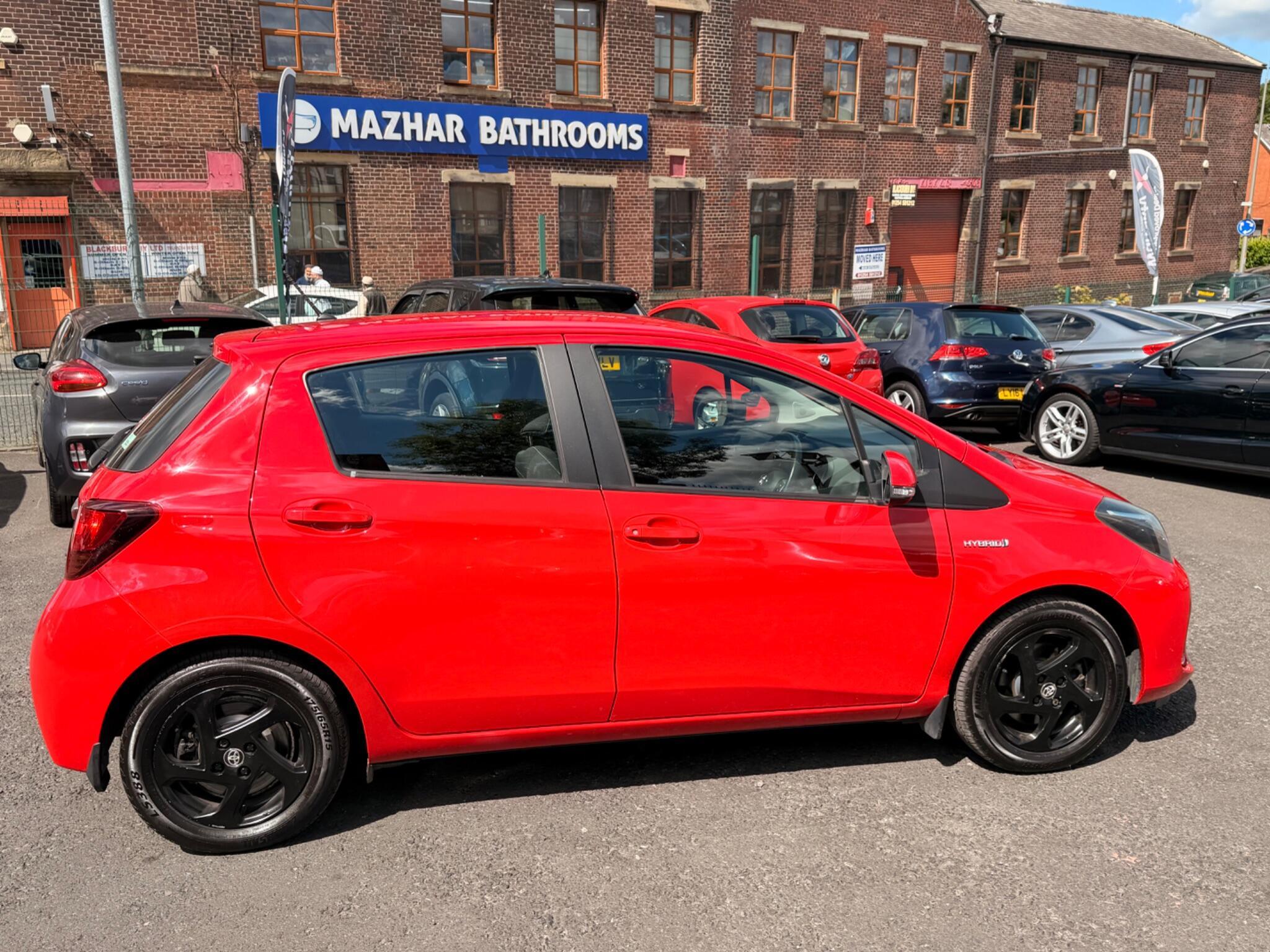 Toyota Yaris - Image 8