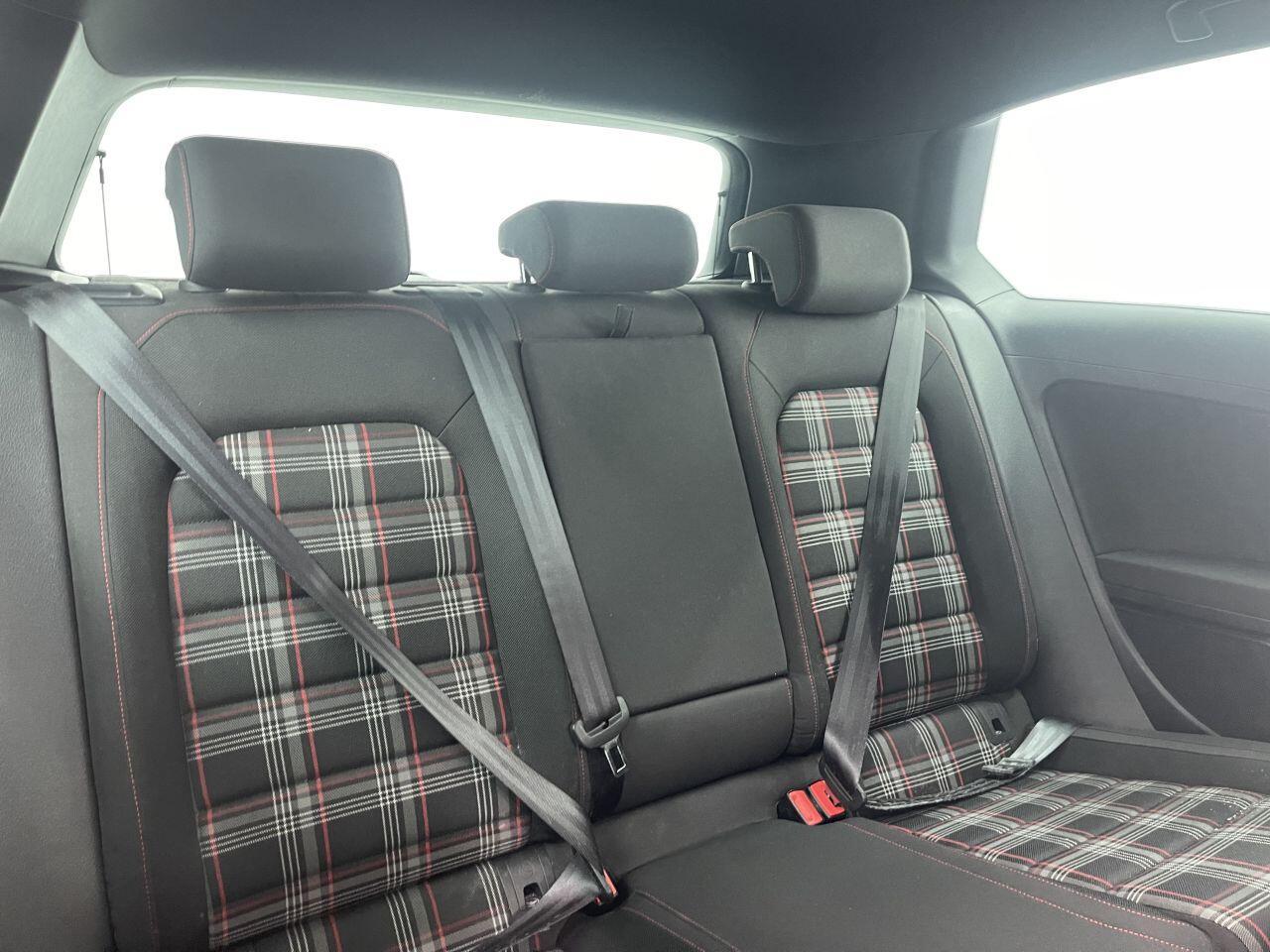 Volkswagen Golf - Image 32