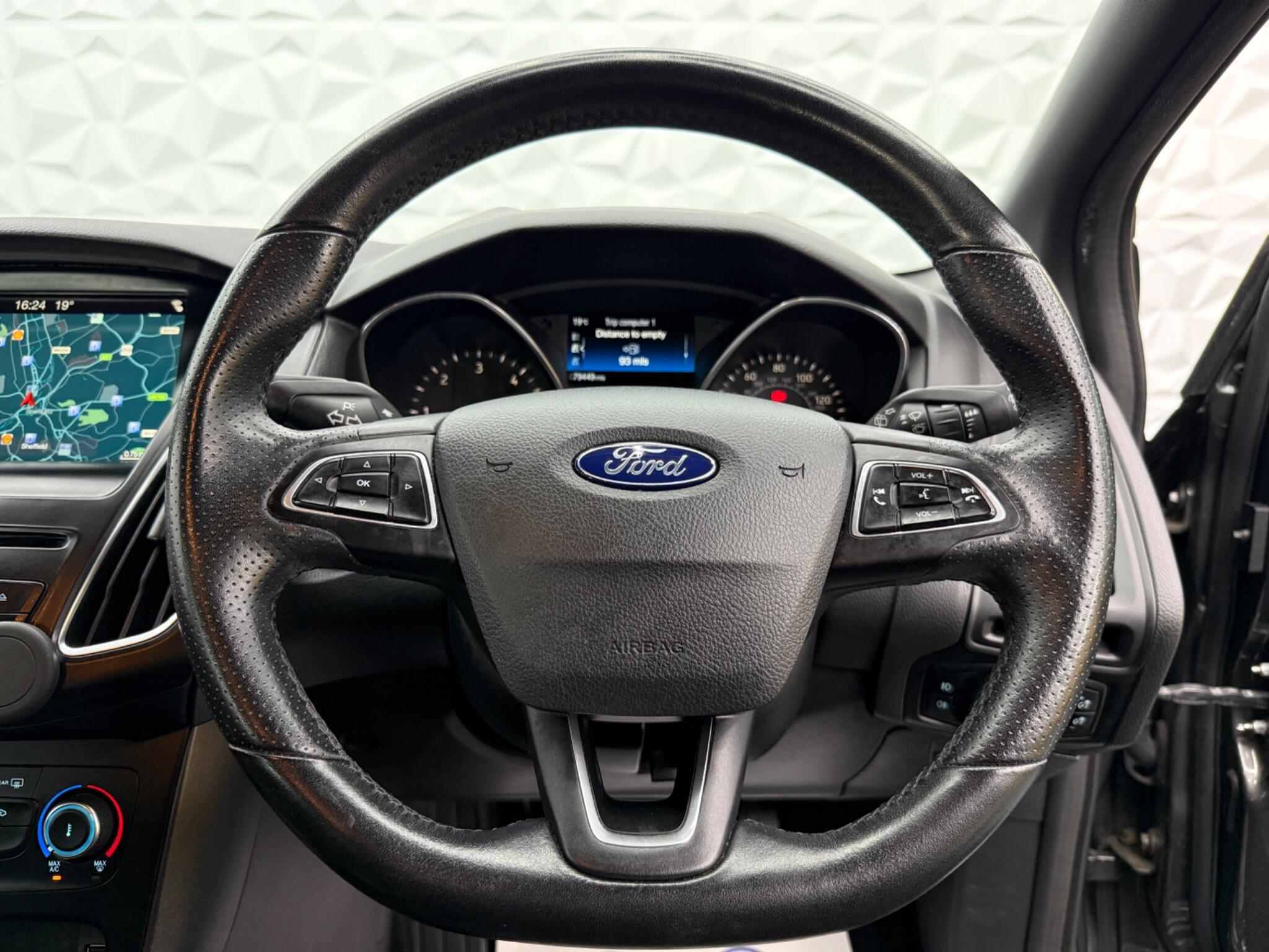 Ford Focus - Image 30