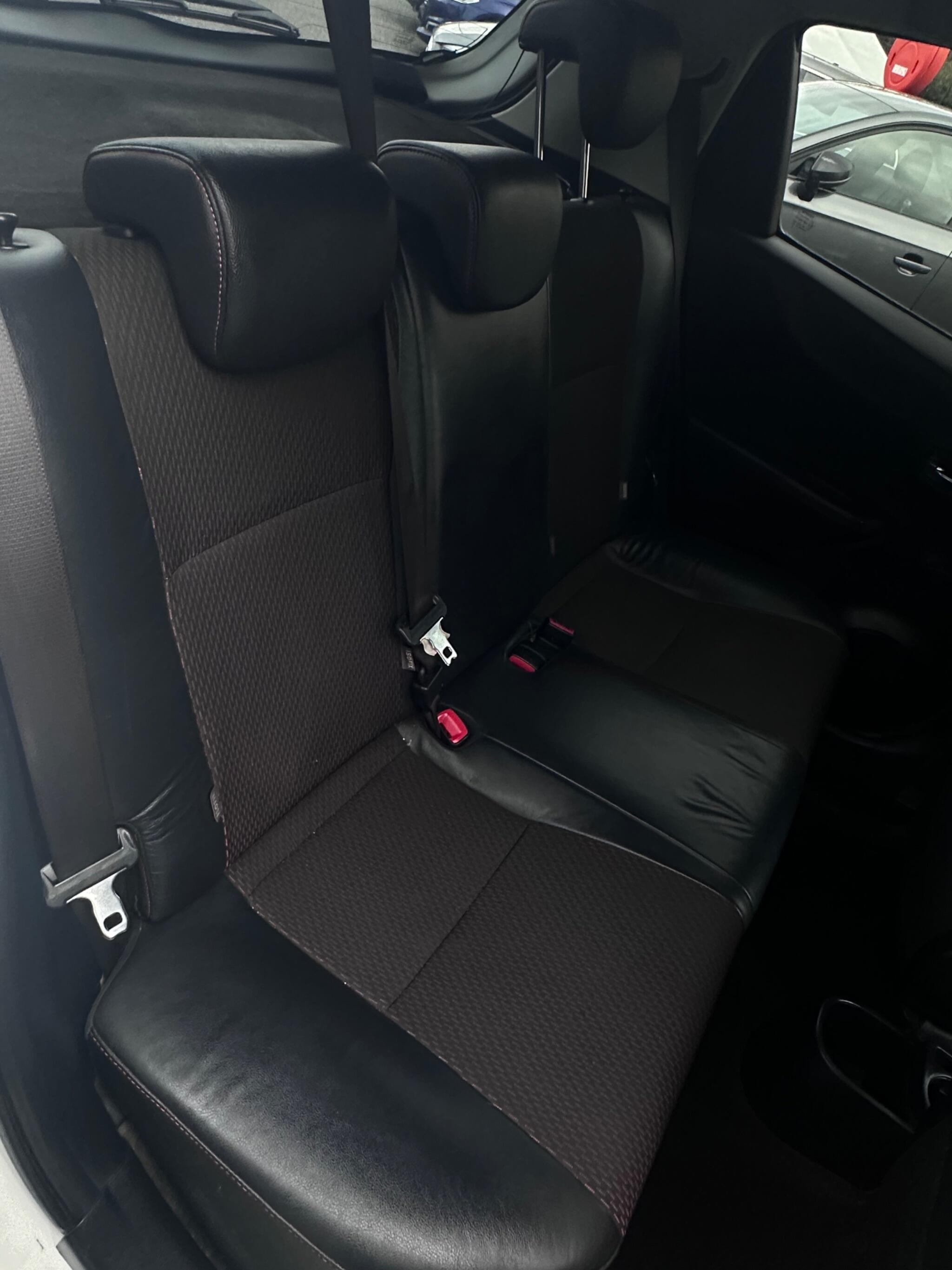 Toyota Yaris - Image 14