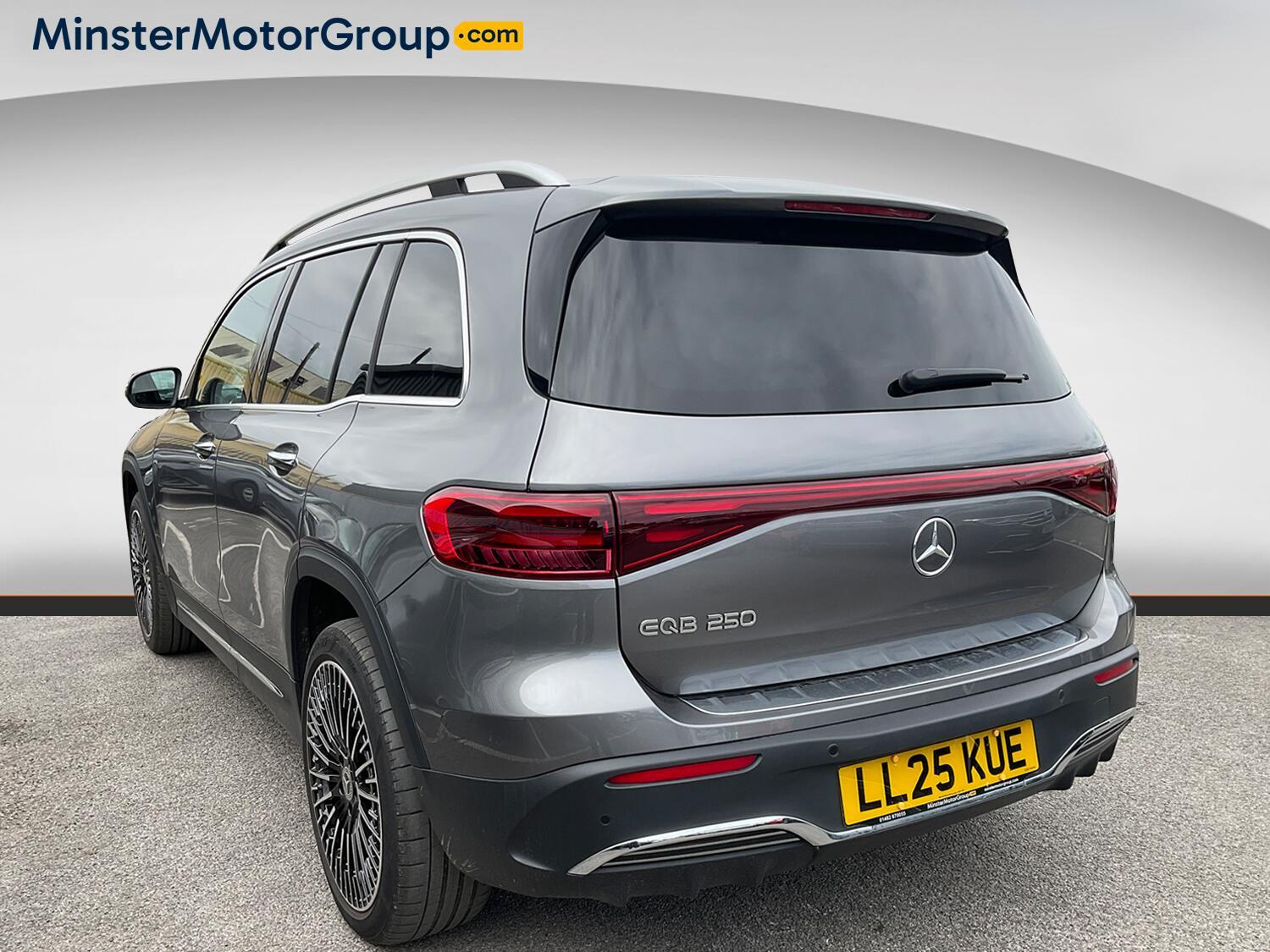Mercedes Eqb - Image 4