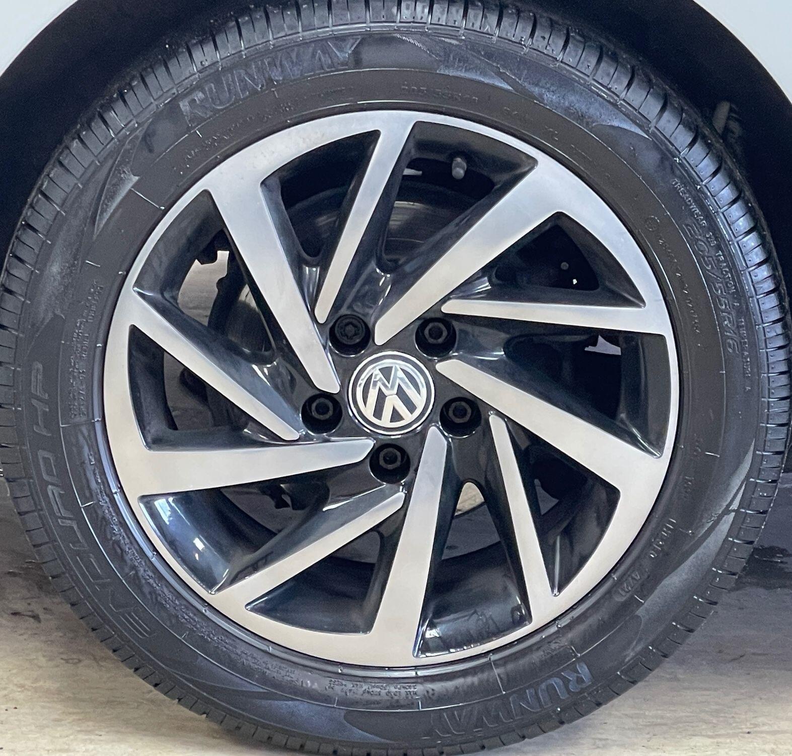 Volkswagen Golf - Image 17