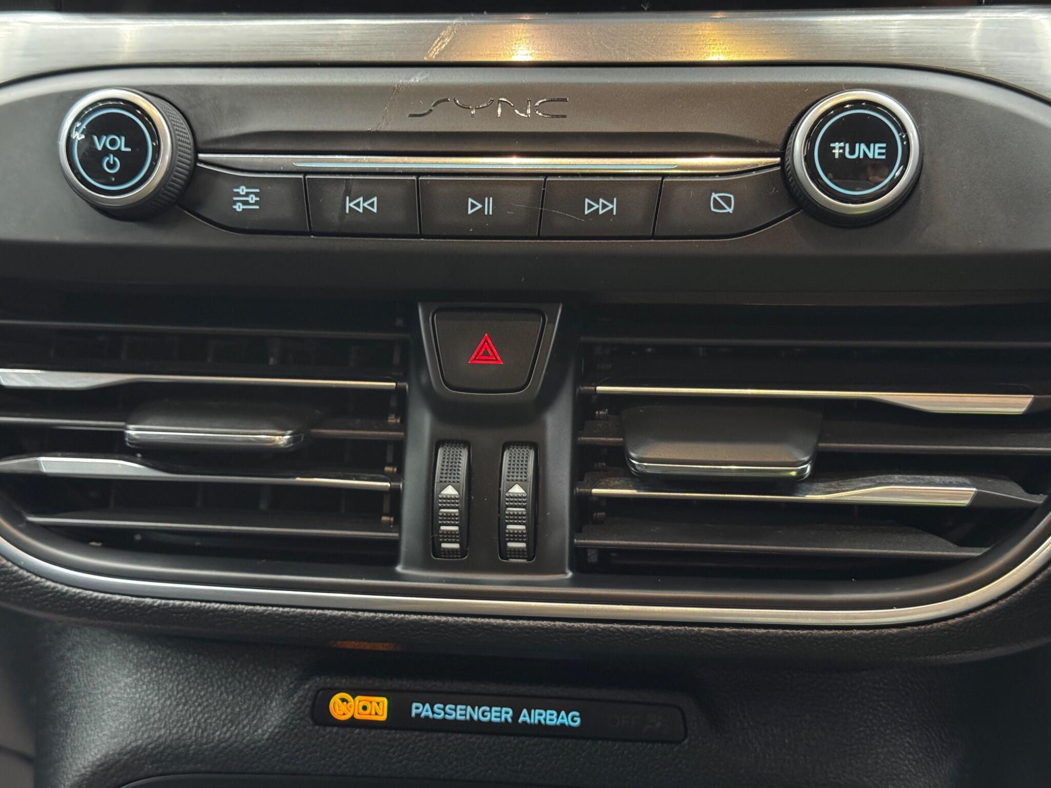 Ford Focus - Image 30