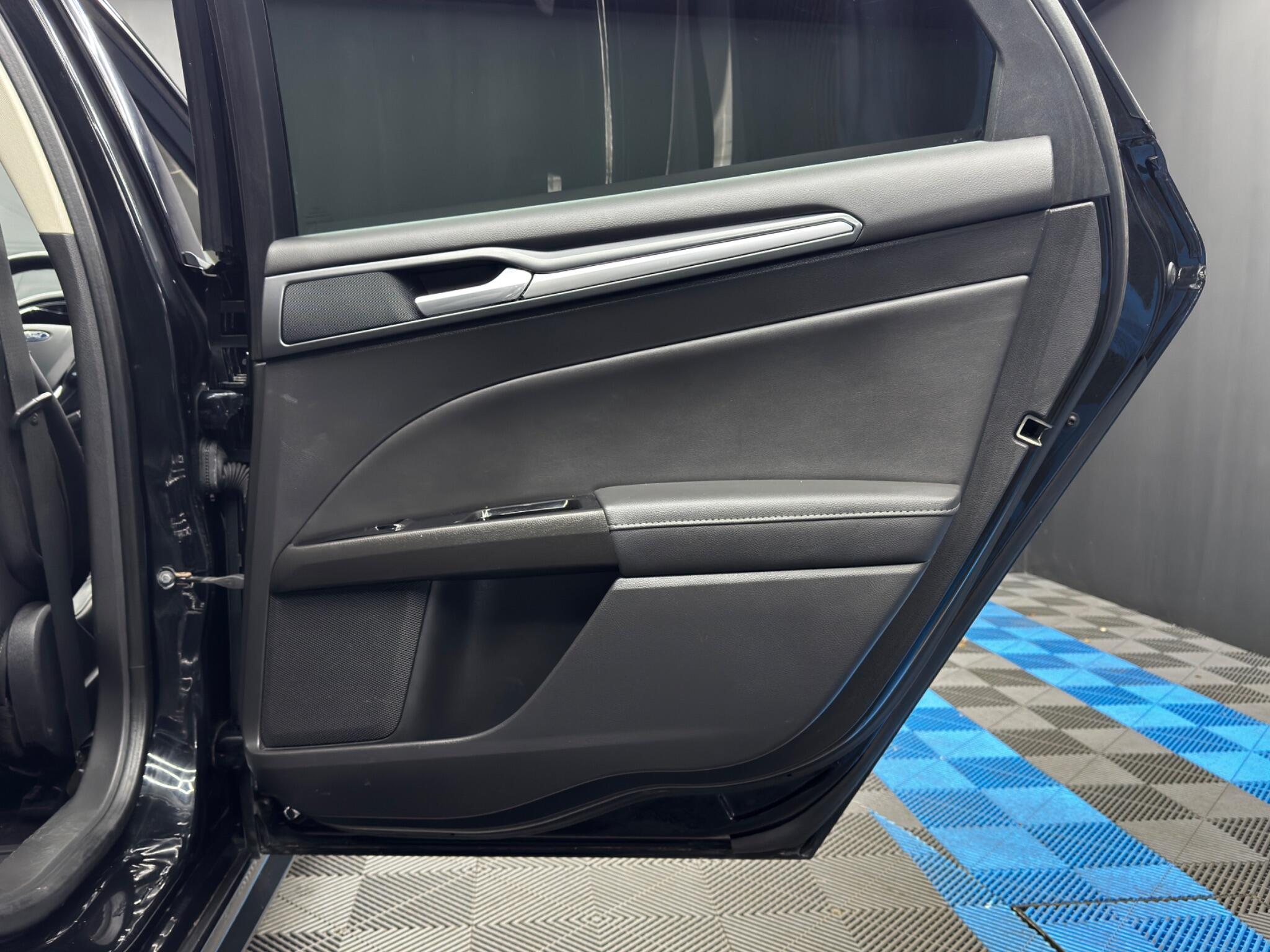 Ford Mondeo - Image 42