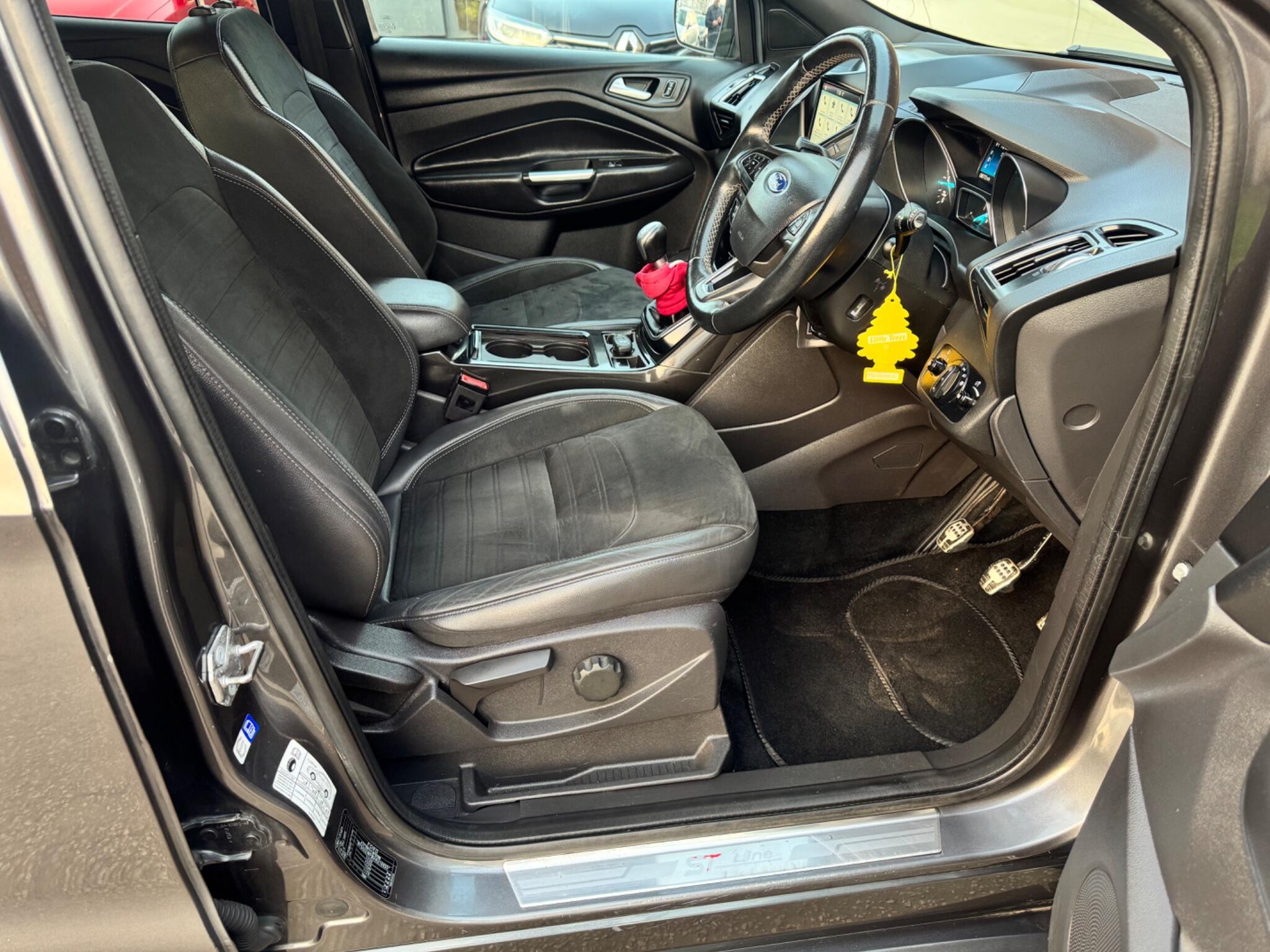 Ford Kuga - Image 20