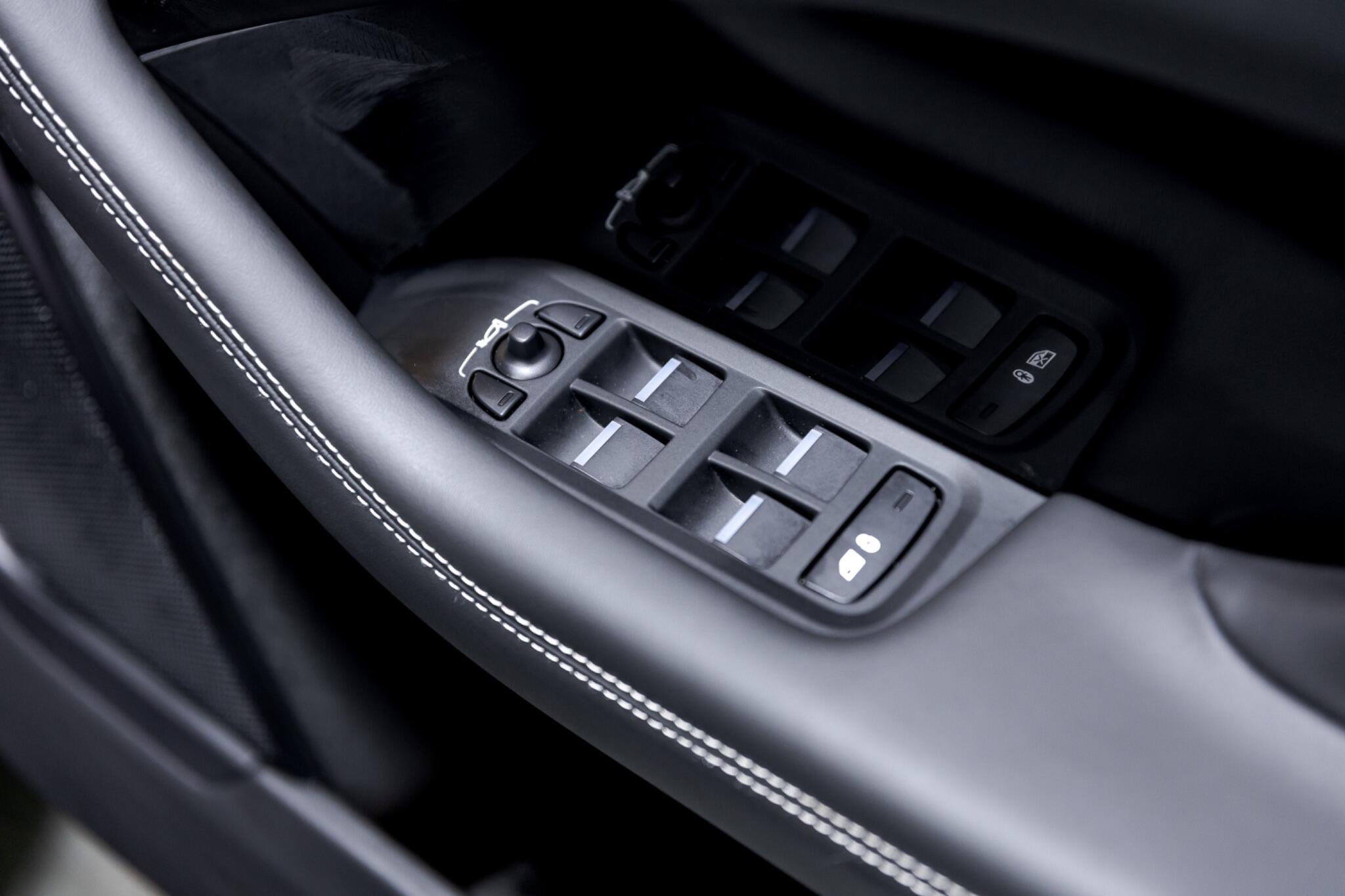 Jaguar I-Pace - Image 35