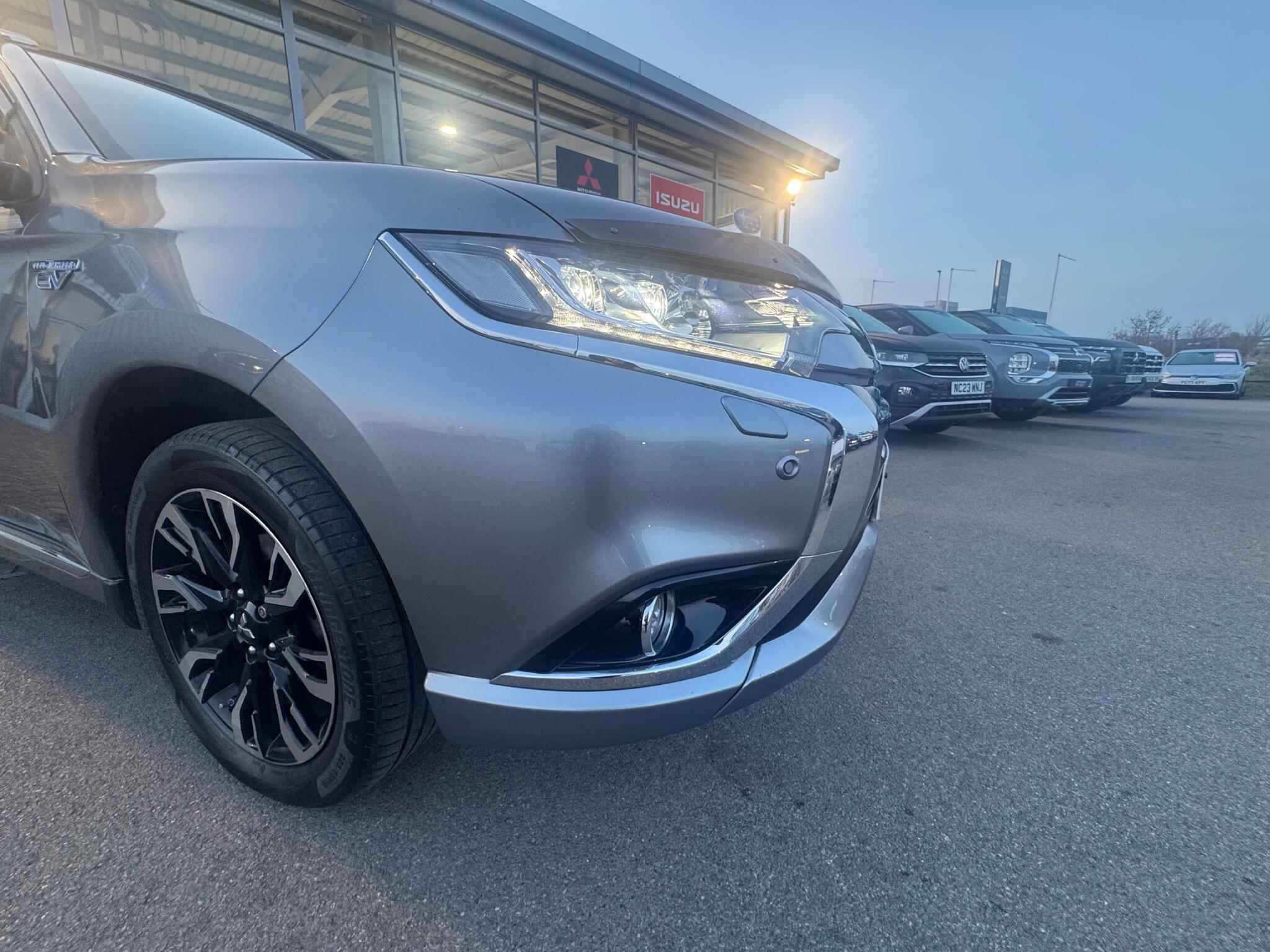 Mitsubishi Outlander - Image 10