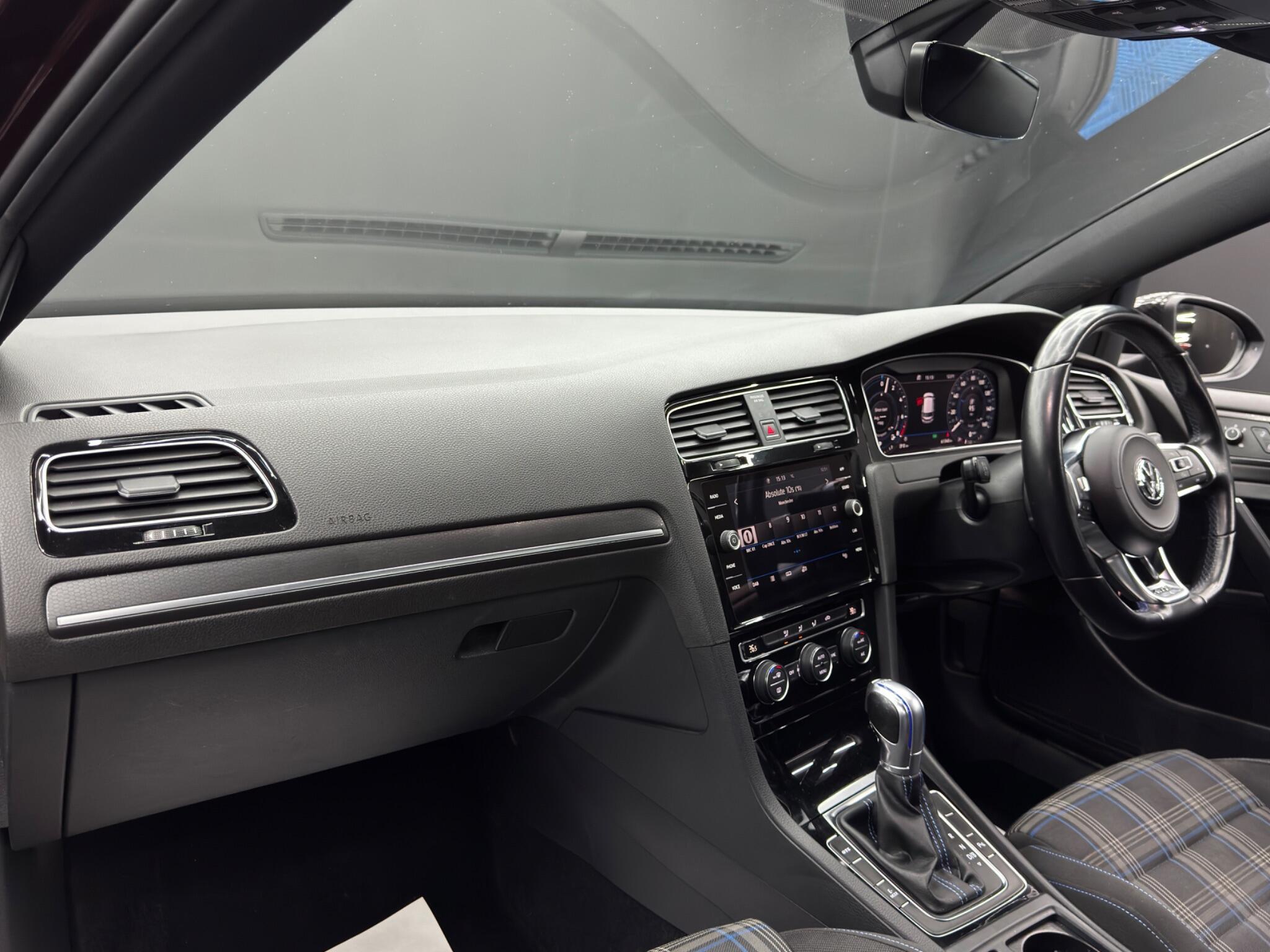 Volkswagen Golf - Image 11