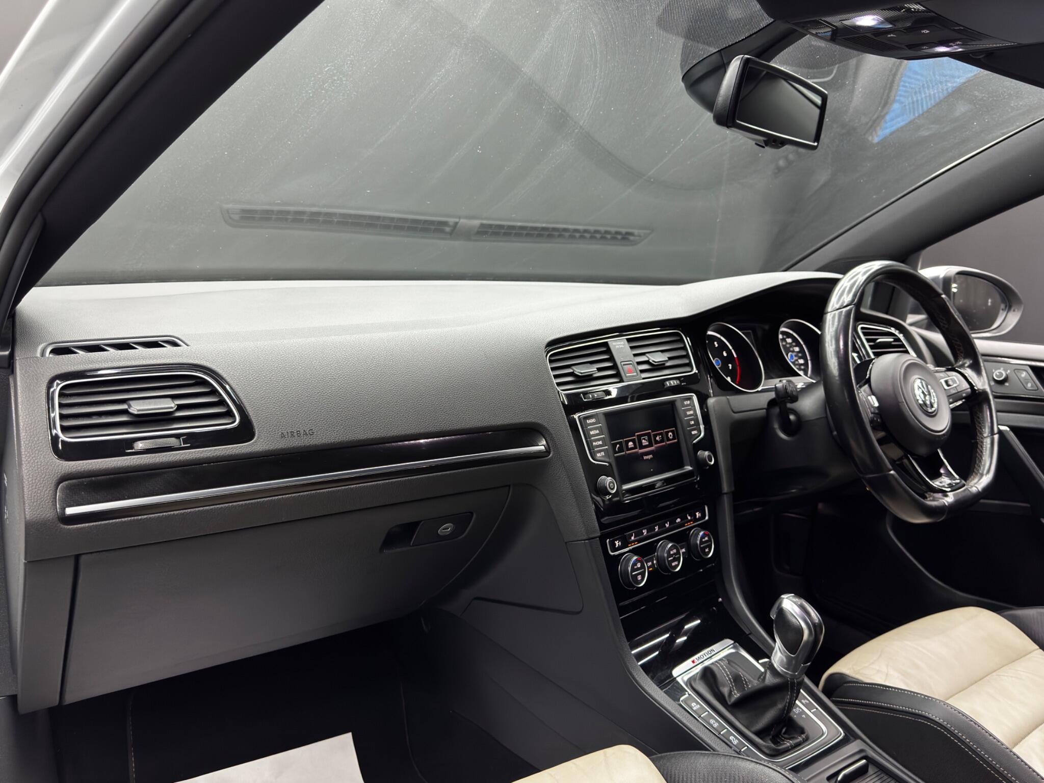 Volkswagen Golf - Image 11