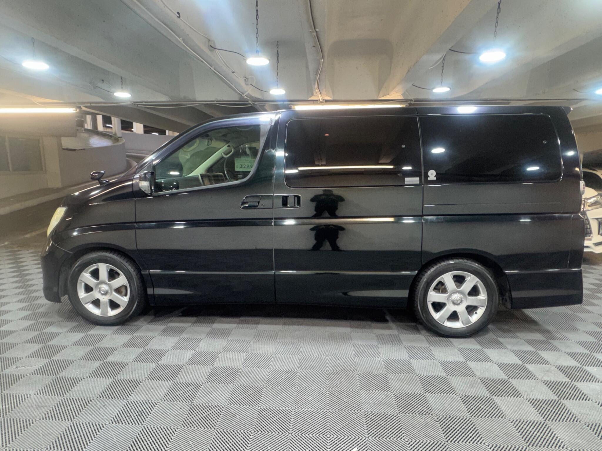 Nissan Elgrand - Image 2